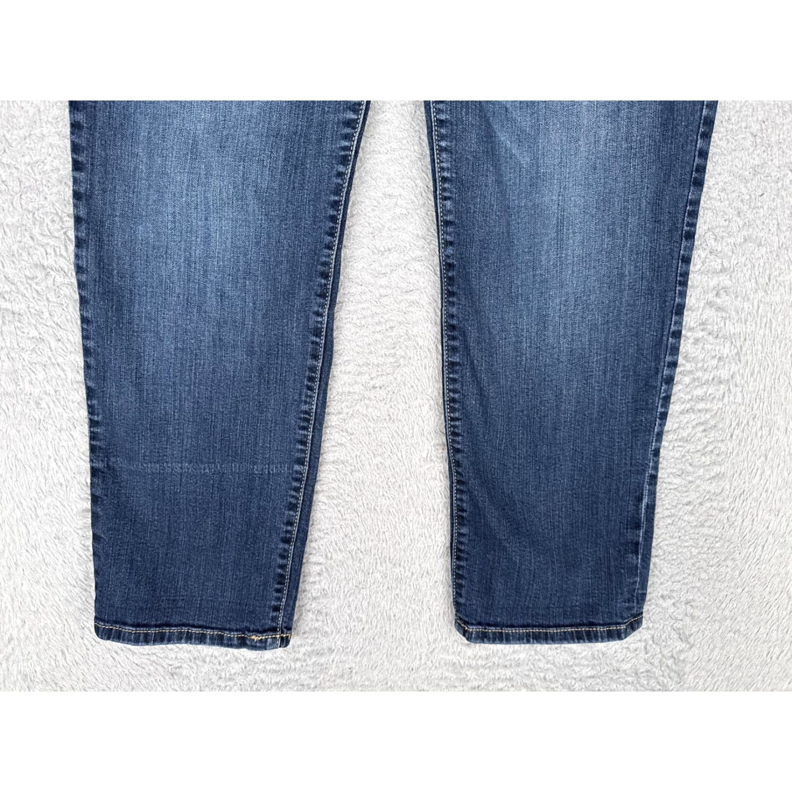 Apt. 9 Apt. 9 Crop Jeans Womens 10 Blue Medium Wash Mid Rise Stretch Distressed 31x26 Size 32" / US 10 / IT 46 - 2 Thumbnail