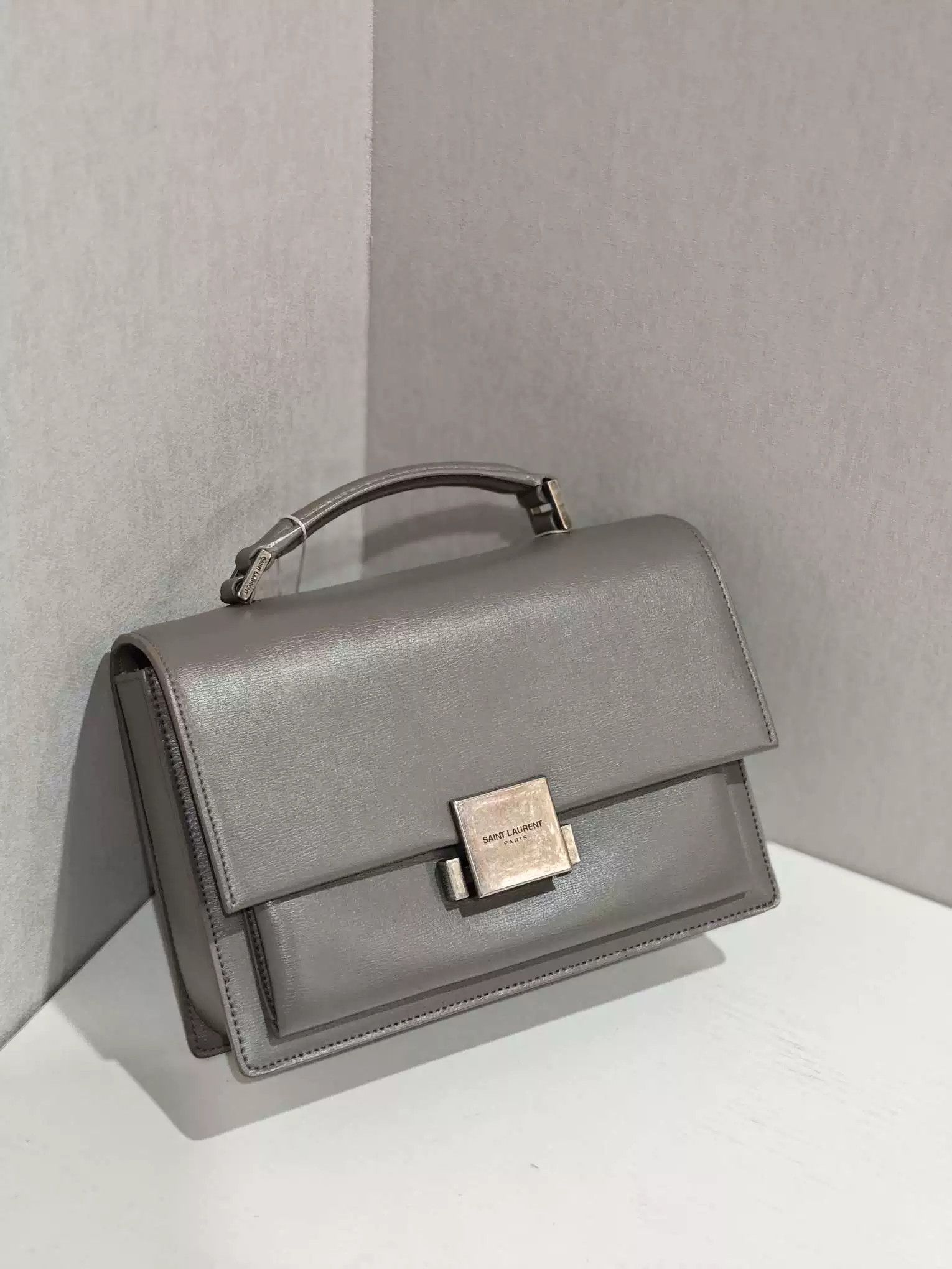 Saint Laurent Paris Pre-loved Bag Very good condition Size ONE SIZE - 1 Thumbnail