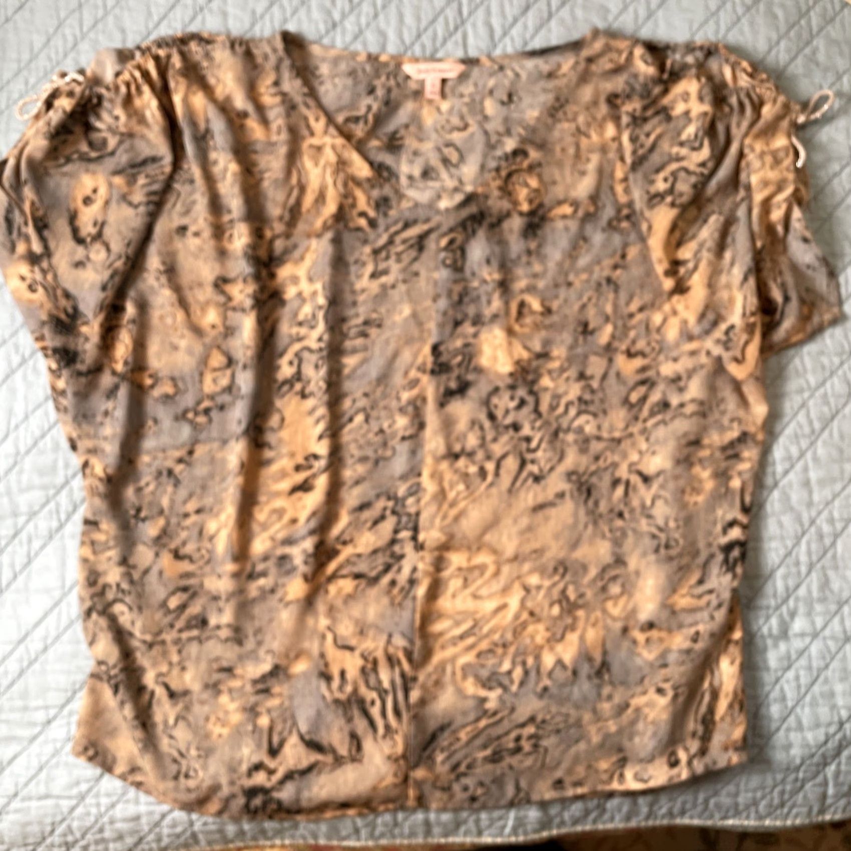 Juicy Couture Juicy Couture Blouse Womens M Multicolor Camouflage V-Neck Short Sleeve Pullover Casual Party/Cocktail Size M / US 6-8 / IT 42-44 - 7 Thumbnail