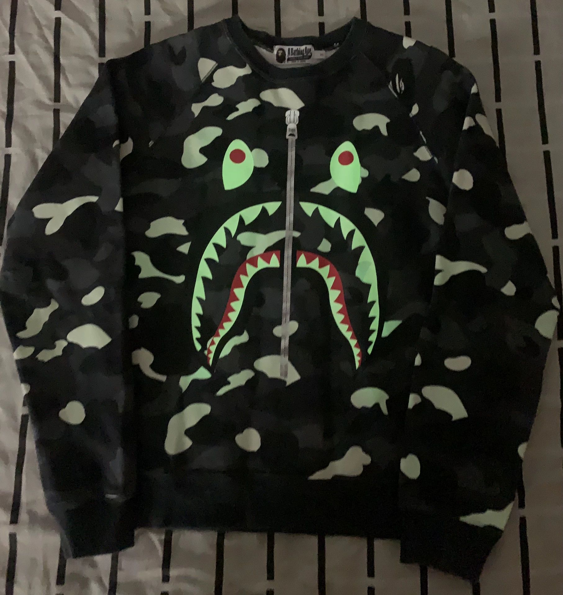Bape Bape Shark Glow Hoodie S Men Size US S / EU 44-46 / 1 - 1 Thumbnail