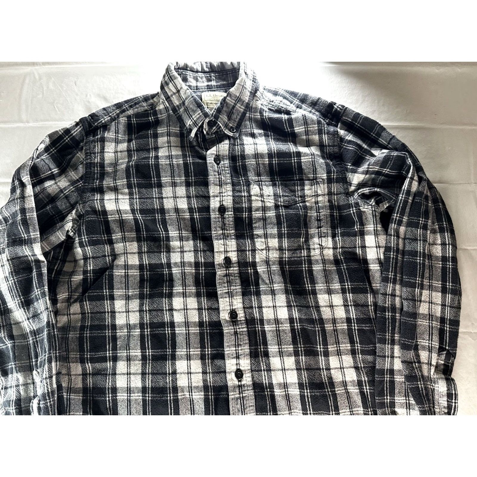 Vintage L.L.Bean Plaid Shirt Men’s Medium Slim Button-Up Collared Cotton Flannel Black Gray Button Front Size US M / EU 48-50 / 2 - 3 Thumbnail