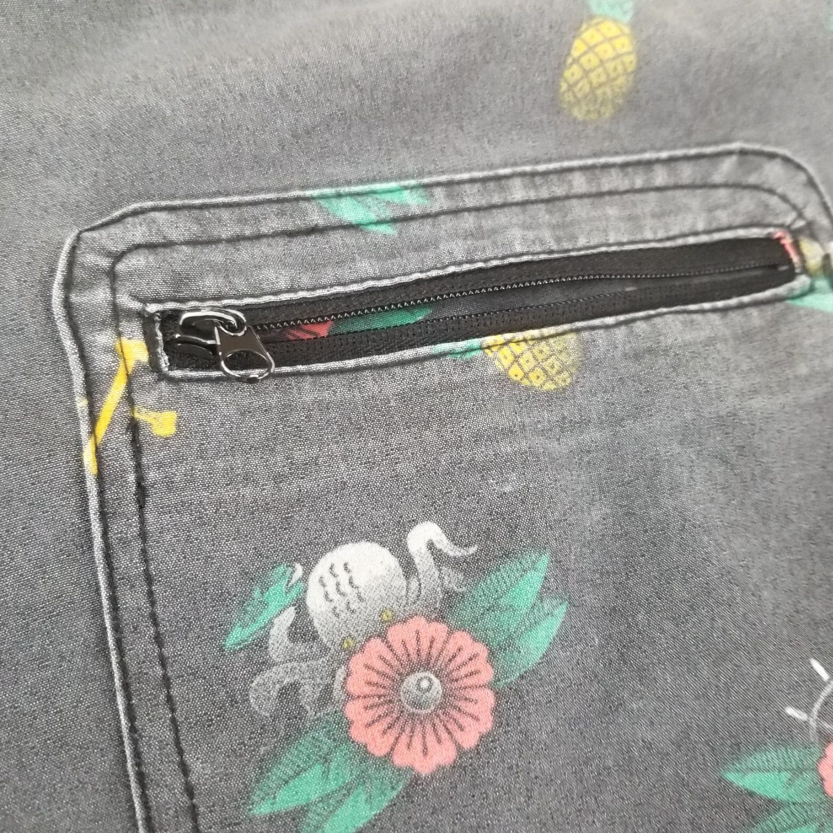 Vintage The Mad Hueys Board Shorts Mens 38 Swim Trunks AOP Black 100% Polyester Quick Dry Pockets Drawstring Surfing Mens Size US 38 / EU 54 - 7 Thumbnail