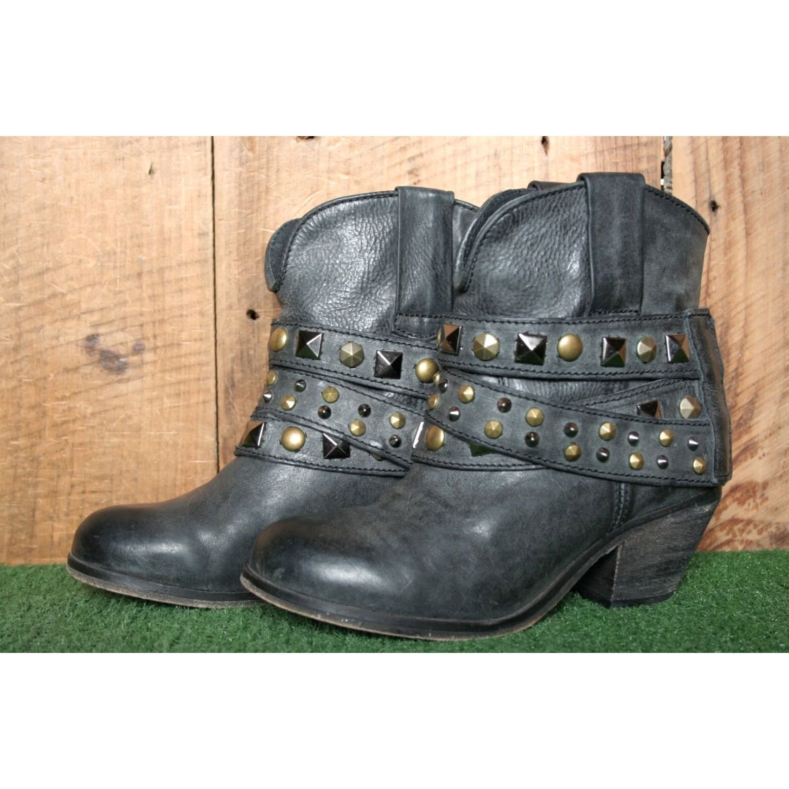 Vintage CORRAL Boots Western Ankle Boots Women Sz. 6.5 M Black Leather Studded Strap Cowboy Boot Shoe Shaft: Ankle Size US 7 / IT 37 - 2 Thumbnail
