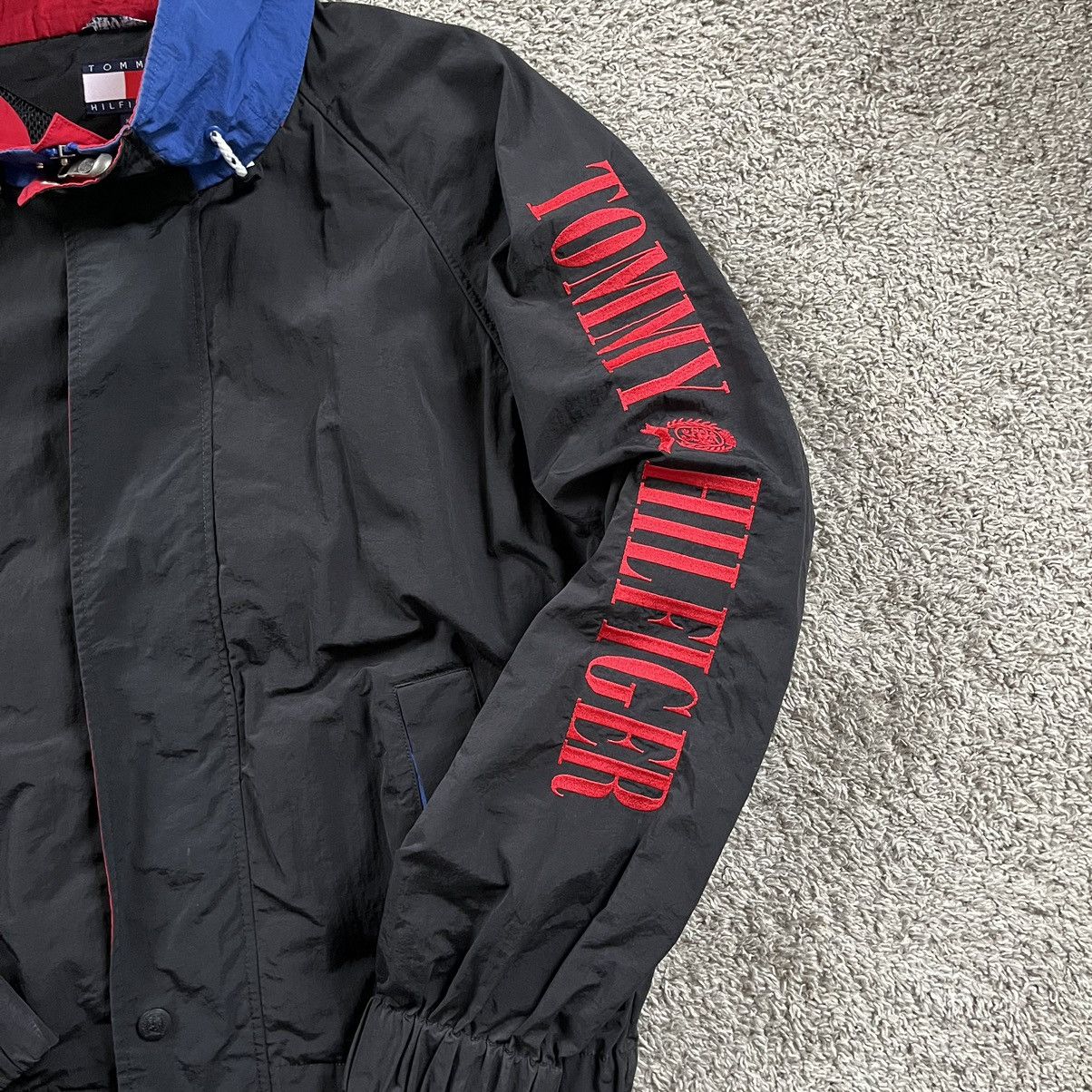 Tommy Hilfiger × Tommy Jeans 🔴Tommy Hilfiger Jacket Size XL Black Spellout Rare Vintage Size US XL / EU 56 / 4 - 2 Thumbnail