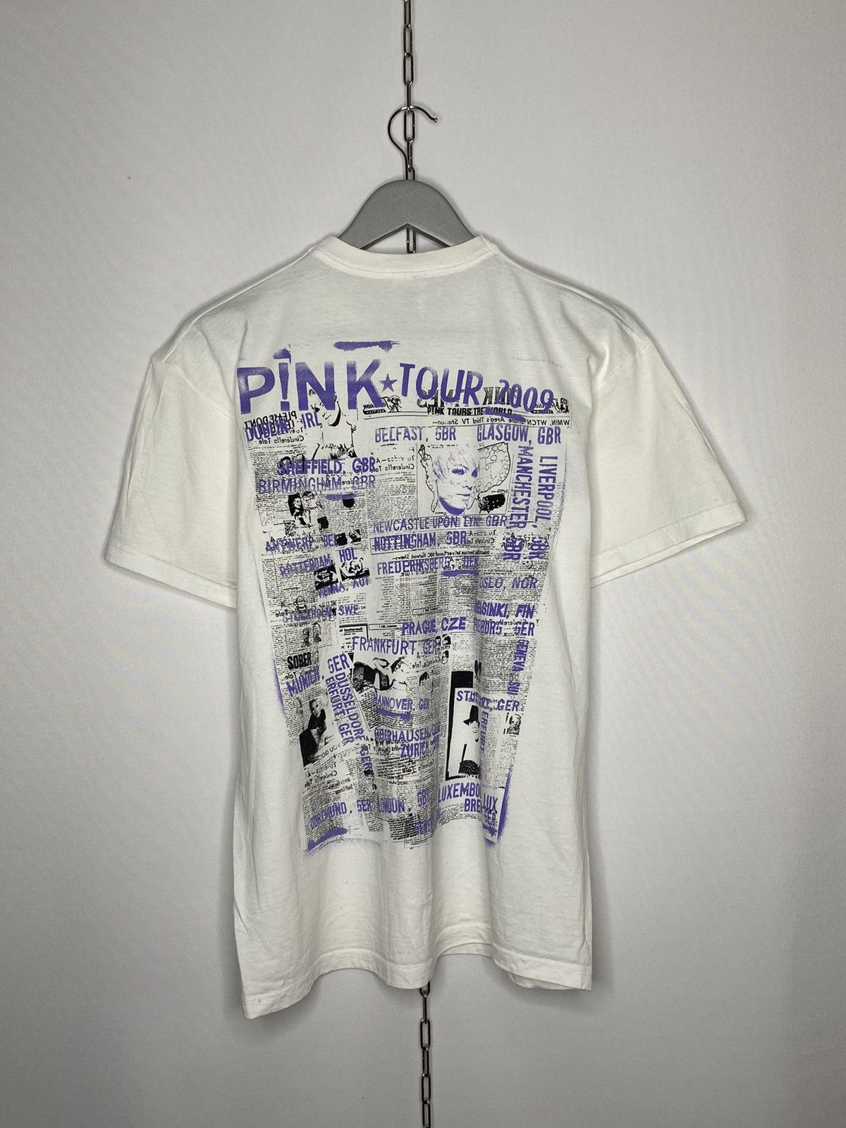 Band Tees 🎶Vintage Pink Tour 2009 T-Shirt Tee Y2K Rare🎶 Size US M / EU 48-50 / 2 - 2 Thumbnail
