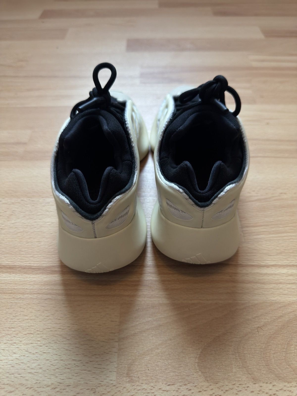 Yeezy Yeezy 700v3 Azael Size US 8 / EU 41 - 5 Thumbnail