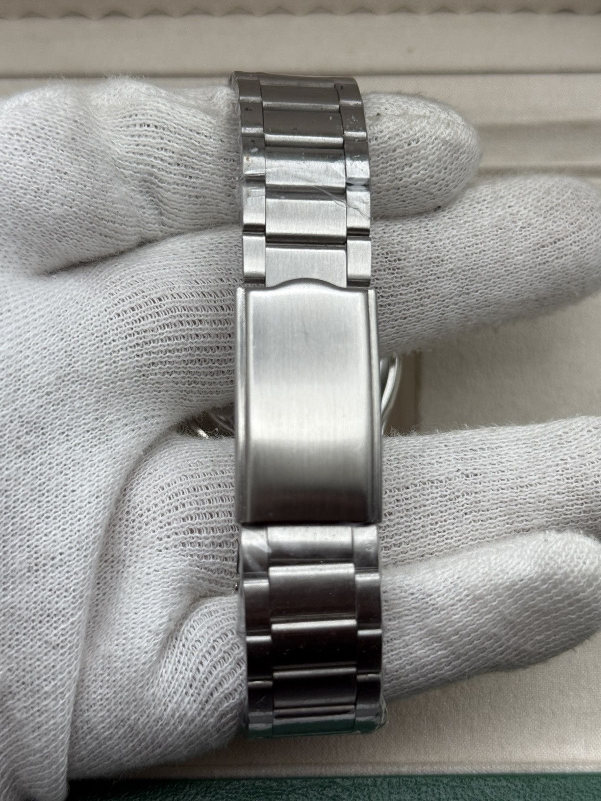 Seiko SEIKO 5 AUTOMATIC 7009 BLACK DIAL MEN VINTAGE WRISTWATCH Size 36 - 7 Thumbnail