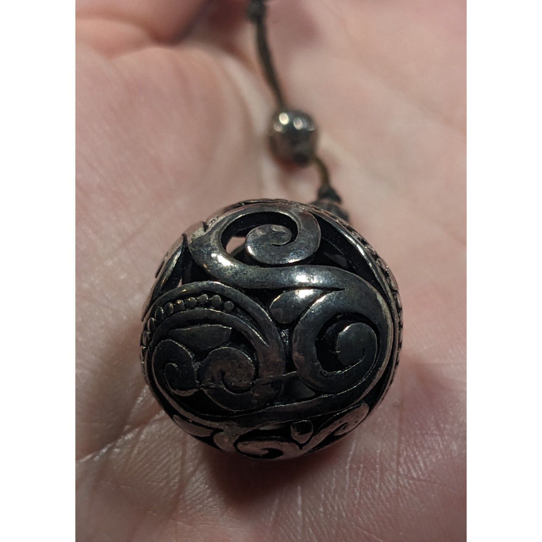 Other Vintage Silver Tone Beaded Station Necklace With Floral Engr Size ONE SIZE - 7 Thumbnail
