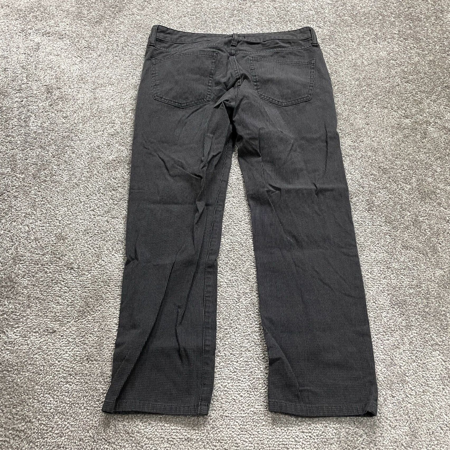 Uniqlo Uniqlo Jeans Womens 4 Gray Check Houndstooth Mid Rise Straight Leg 32x25 Womens Size 27" / US 4 / IT 40 - 2 Thumbnail