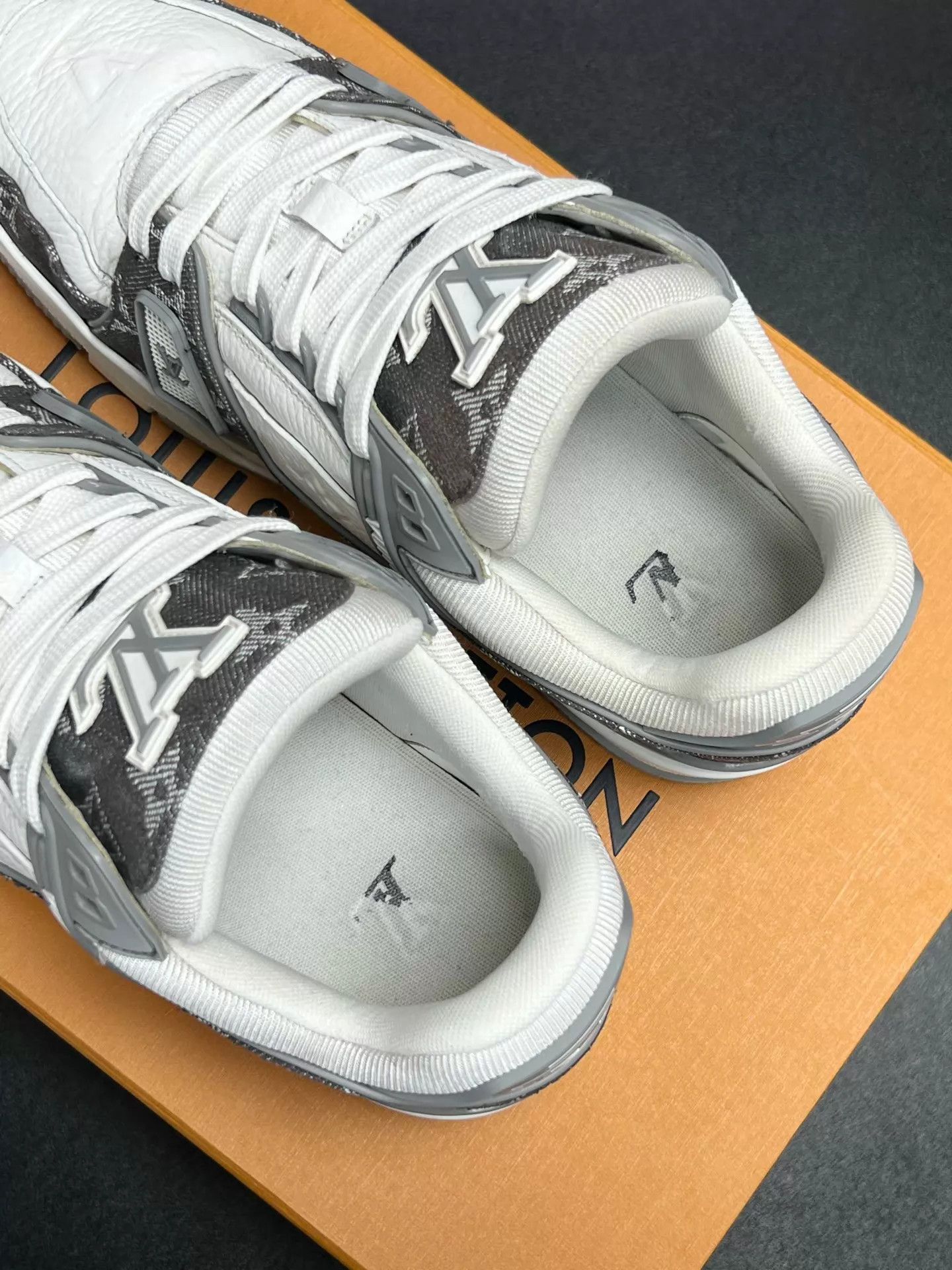 Louis Vuitton LV Trainer Grey White Denim UK6 OG Box Min Wear Size US 7 / EU 40 - 4 Thumbnail