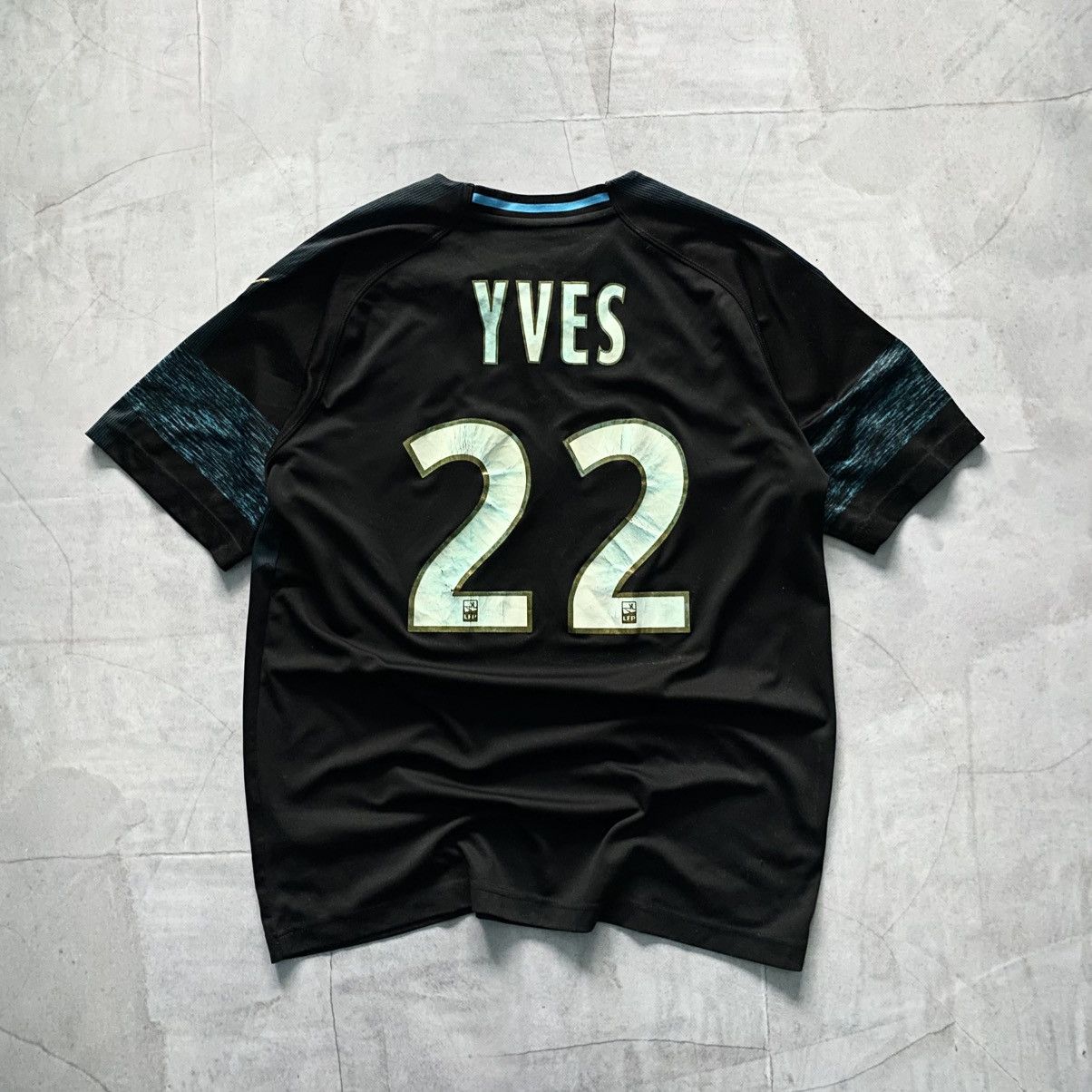 Puma # 22 Yves Olympique Marseille Puma 2017/2018 Jersey Size US L / EU 52-54 / 3 - 2 Thumbnail