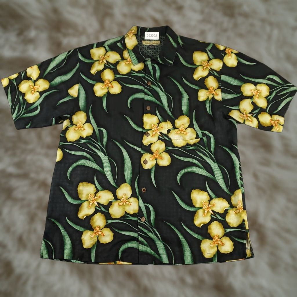Tommy Bahama Shirt Mens Medium Black Floral Hawaiian Button Up Short Sleeve