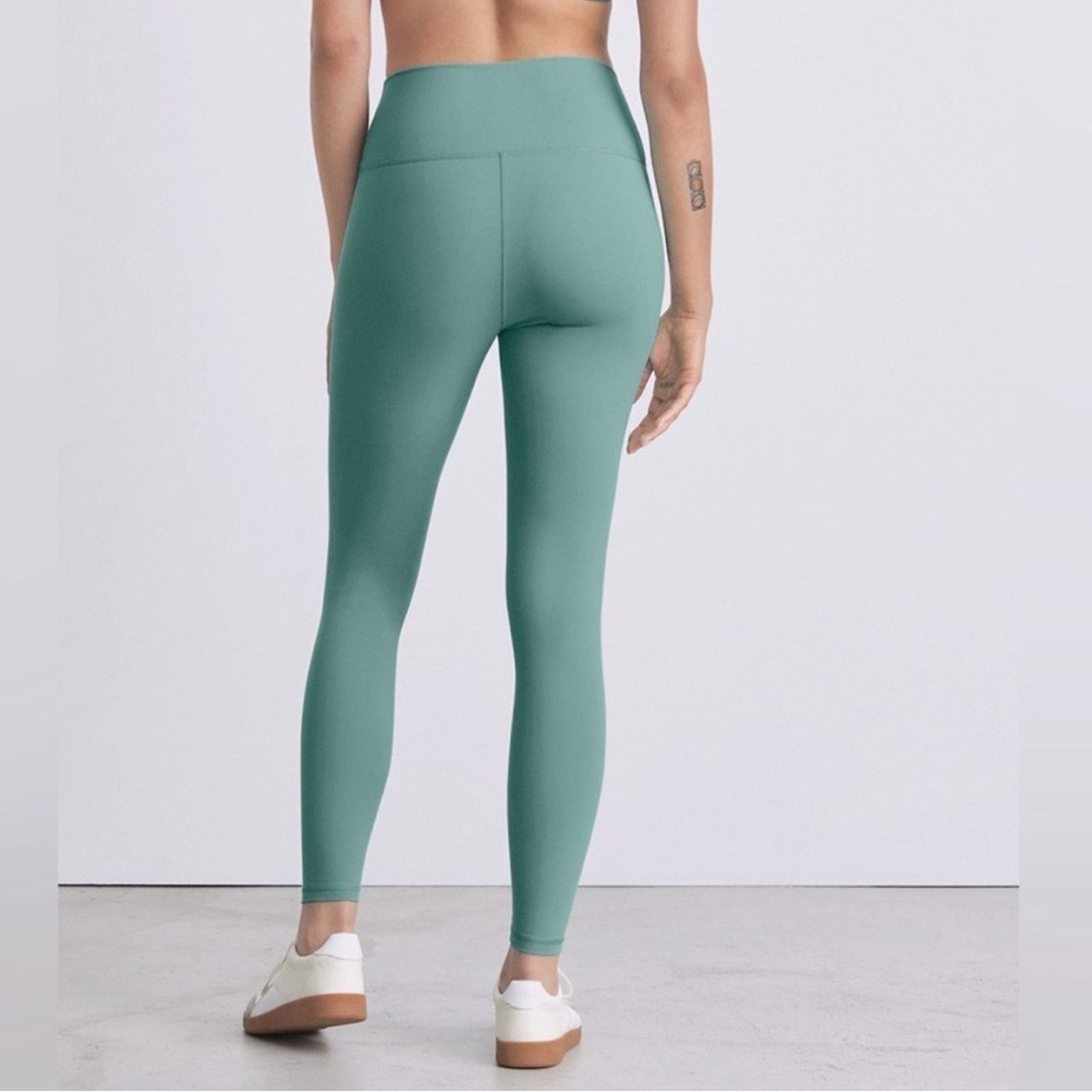 Everlane Everlane The Perform 24/7 Ankle Leggings in Soft Green Size 26" / US 2 / IT 38 - 2 Thumbnail