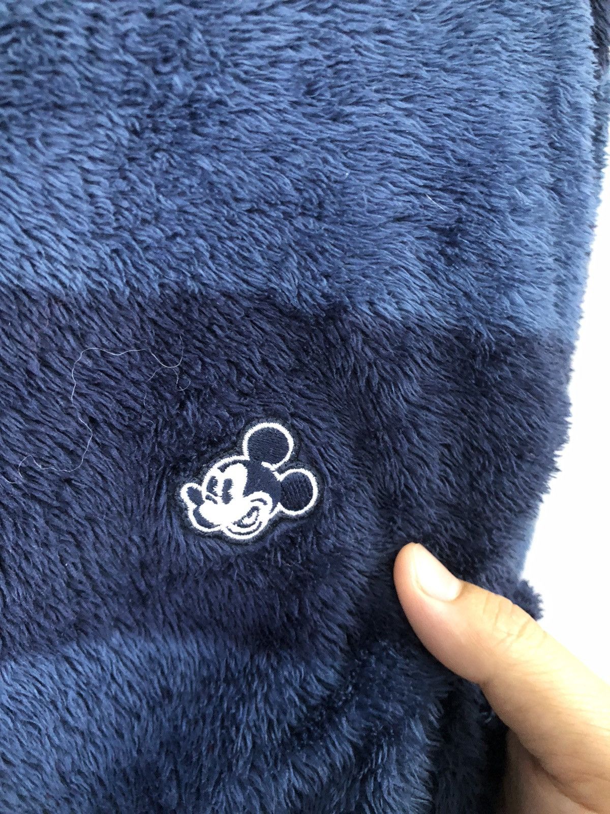 Uniqlo Disney x Uniqlo Fuzzy Stripe Mickey Sweater XL Size US XL / EU 56 / 4 - 4 Thumbnail