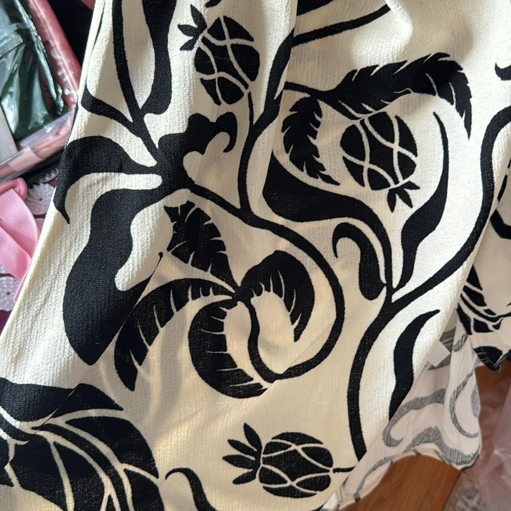 H&M H and M Textured wrap dress in palm print Size XS / US 0-2 / IT 36-38 - 7 Thumbnail
