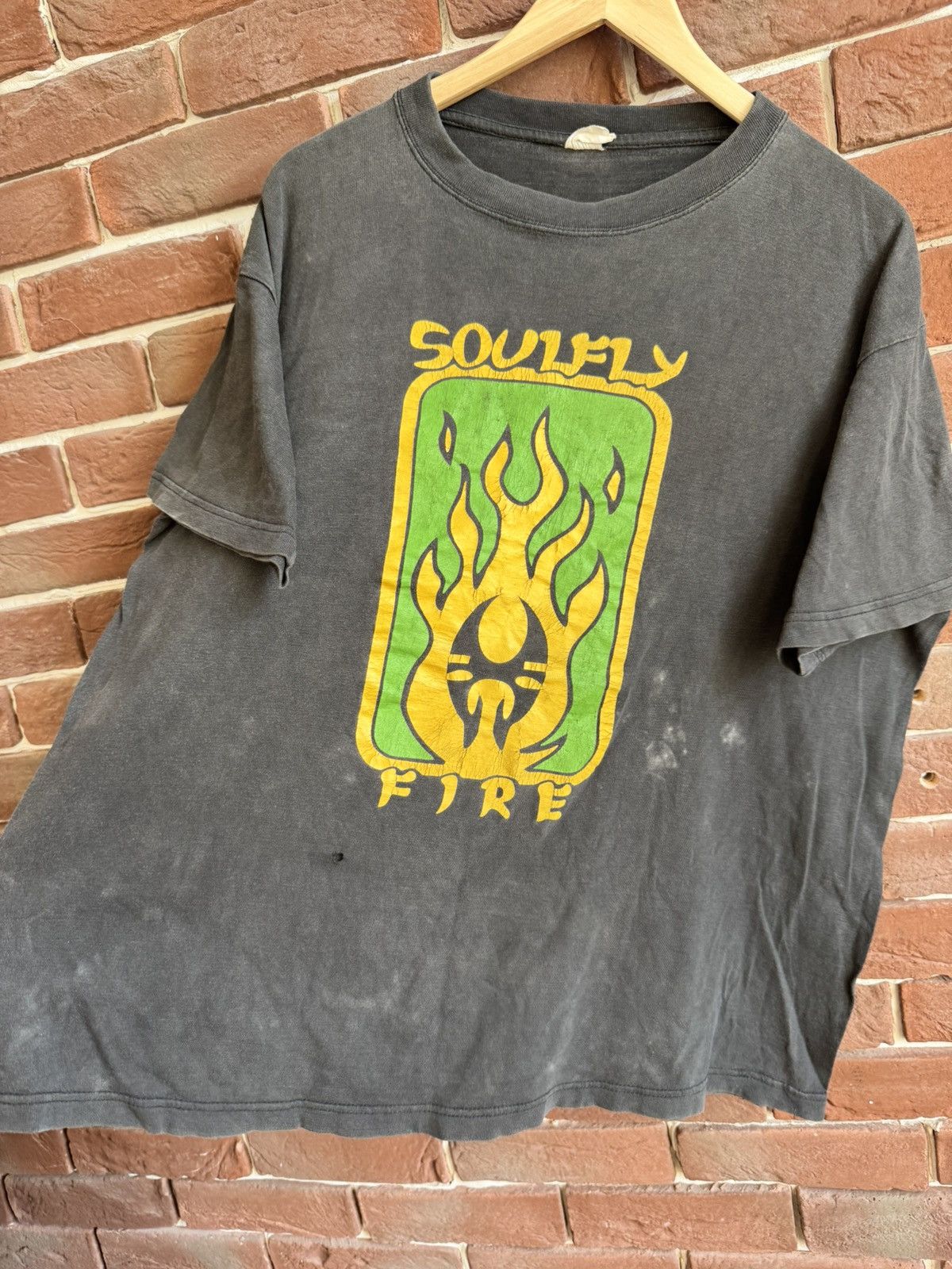 Band Tees 90s Soulfly Fire Vintage metal band tee numetal sepultura Size US L / EU 52-54 / 3 - 6 Thumbnail
