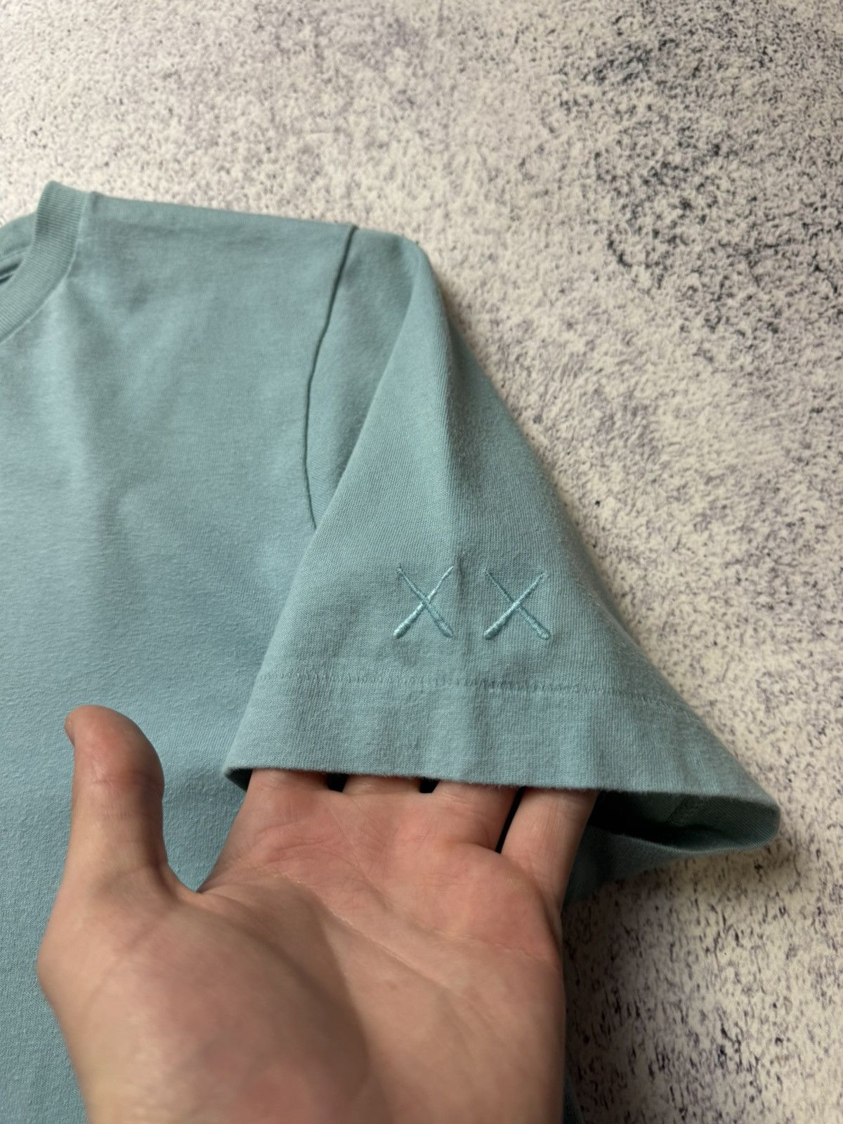Japanese Brand Vintage Uniqlo x kaws T-shirt USA Size US S / EU 44-46 / 1 - 11 Thumbnail