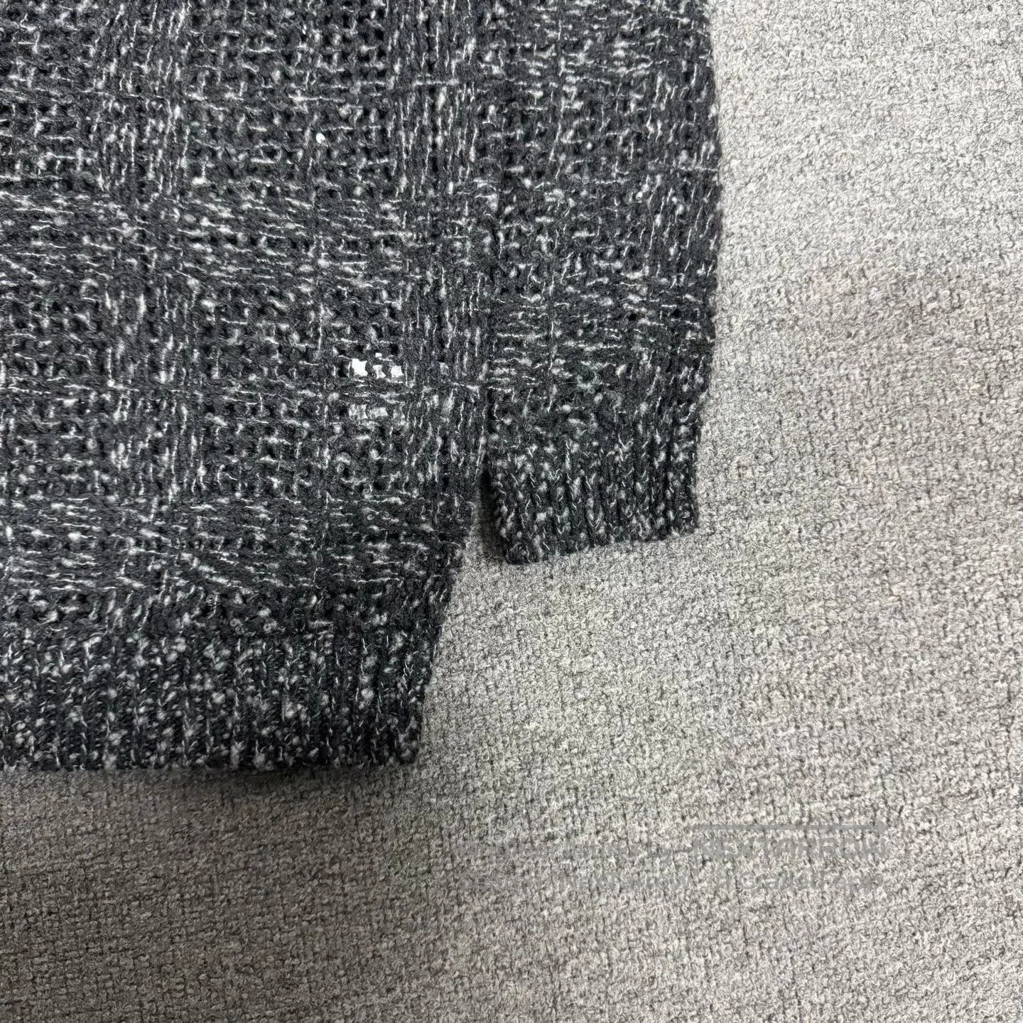 Brunello Cucinelli Brunello Cucinelli V-necked cashmere sweater with sequins| Size M / US 6-8 / IT 42-44 - 4 Thumbnail