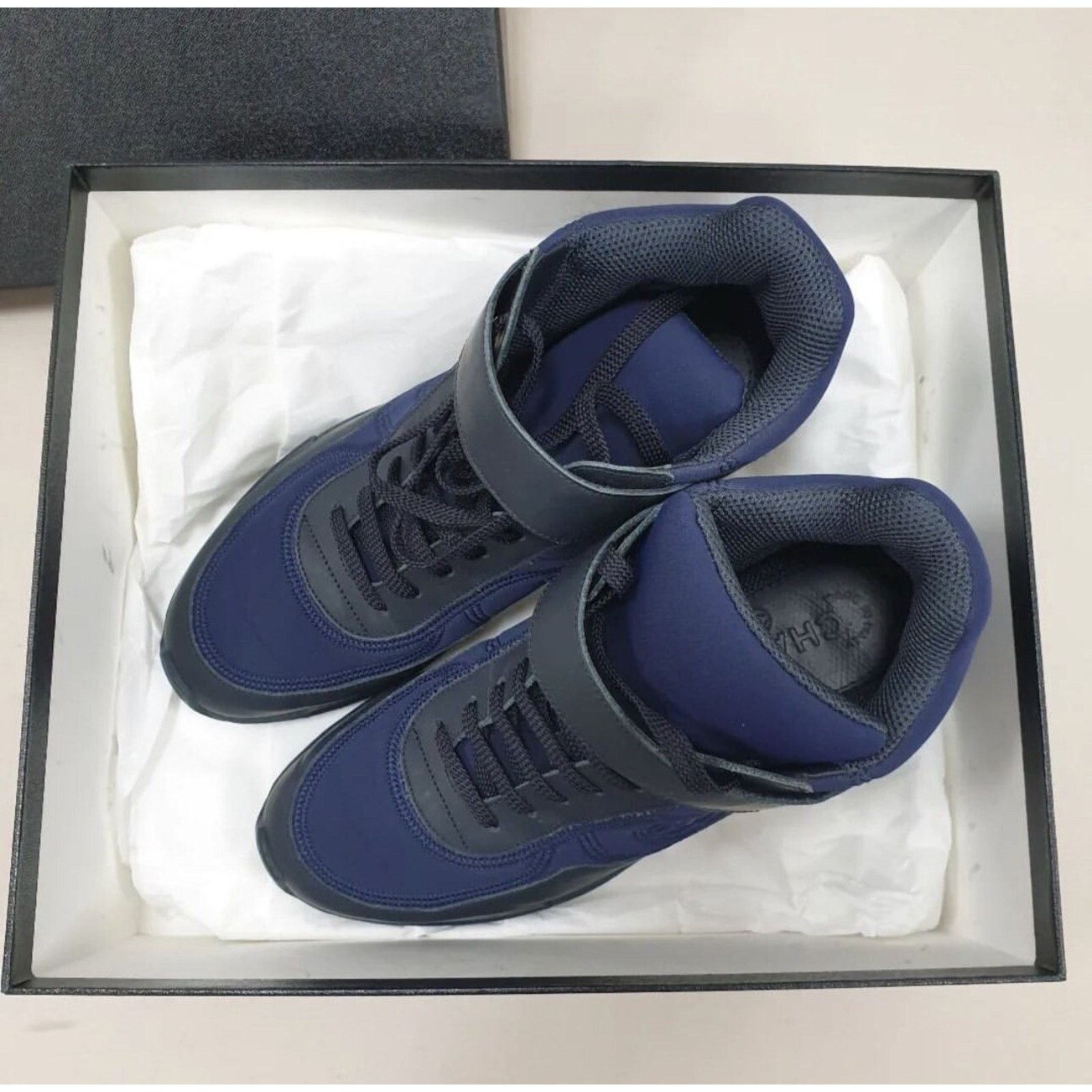 Chanel Chanel Interlocking Navy CC Logo Neoprene Sneakers Sz.38.5 Size US 7.5 / IT 37.5 - 2 Thumbnail