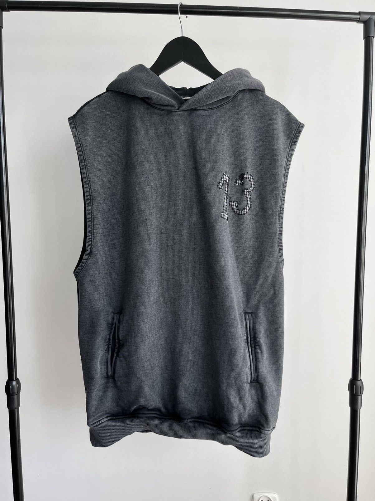 AVAVAV Rare AVAVAV SS25 13 patch distressed sleeveless hoodie vest Size US M / EU 48-50 / 2 - 2 Thumbnail