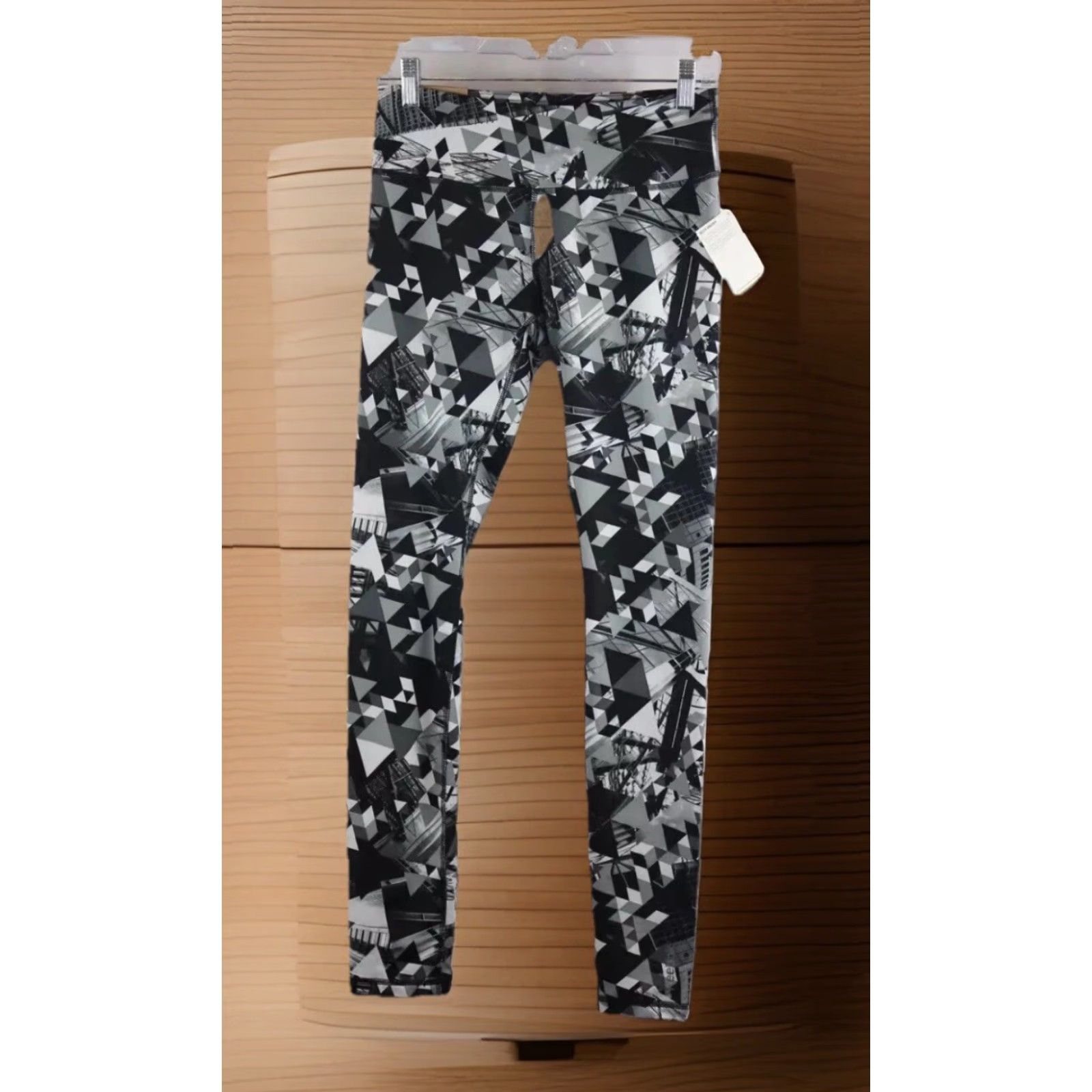 Reebok NEW NWT Women's Reebok Black & White Abstract Geo Pattern Ankle Leggings Size S Size 28" / US 6 / IT 42 - 2 Thumbnail