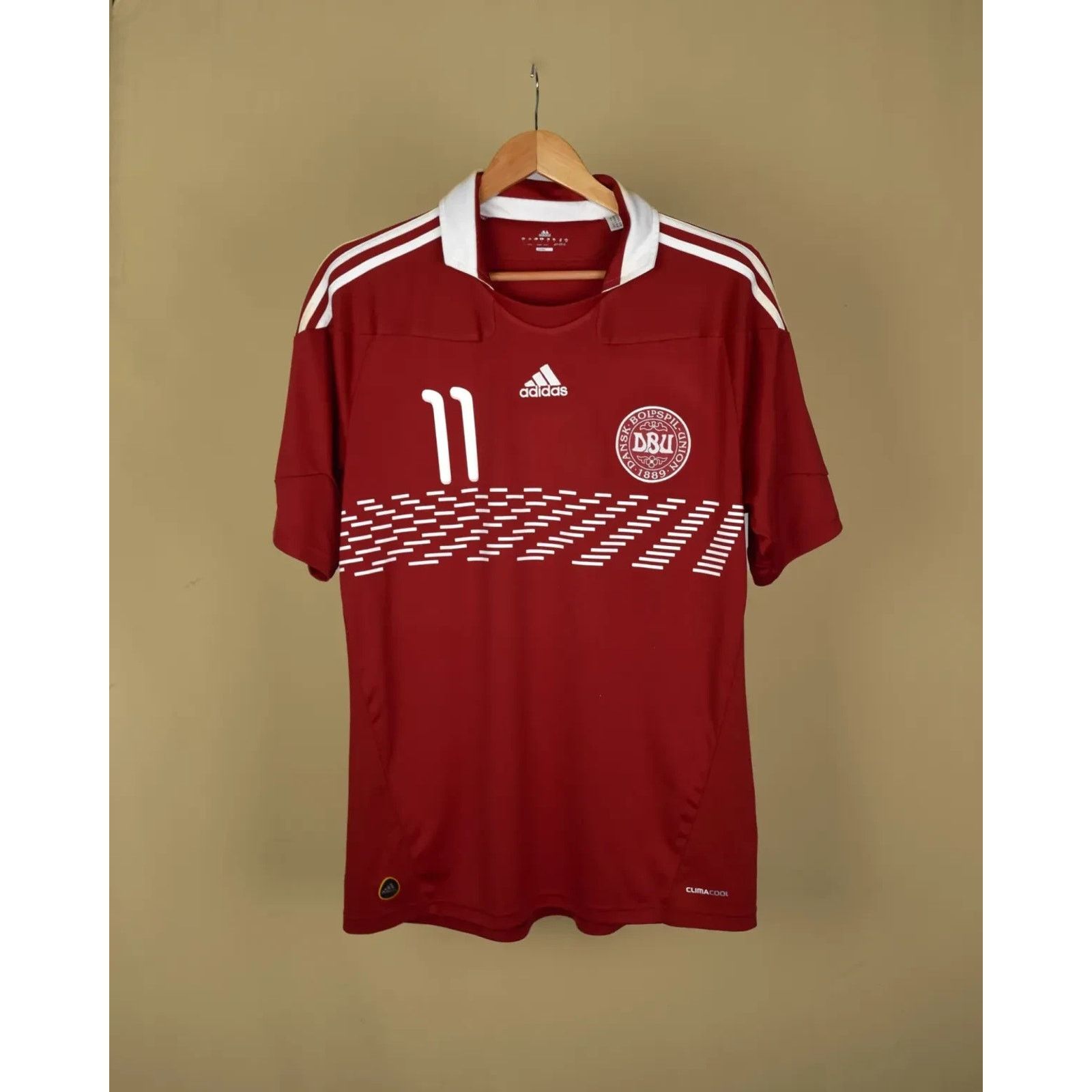 Adidas AUTHENTIC 2010 Denmark Bendtner #11 – Soccer Jersey Size L Size US L / EU 52-54 / 3 - 1 Thumbnail