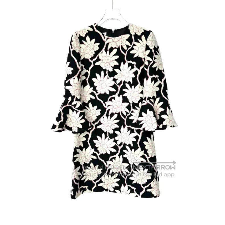 Valentino Valentino dress Size XS / US 0-2 / IT 36-38 - 2 Thumbnail