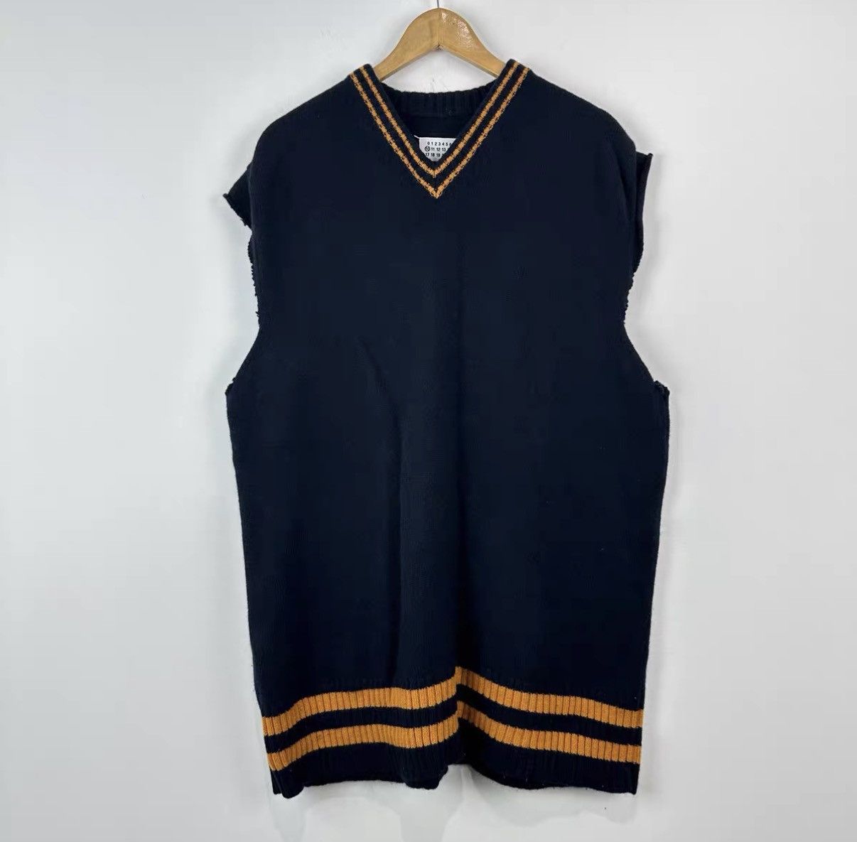 Maison Margiela Maison Margiela V-neck Wool Vest J42 Size US M / EU 48-50 / 2 - 1 Thumbnail