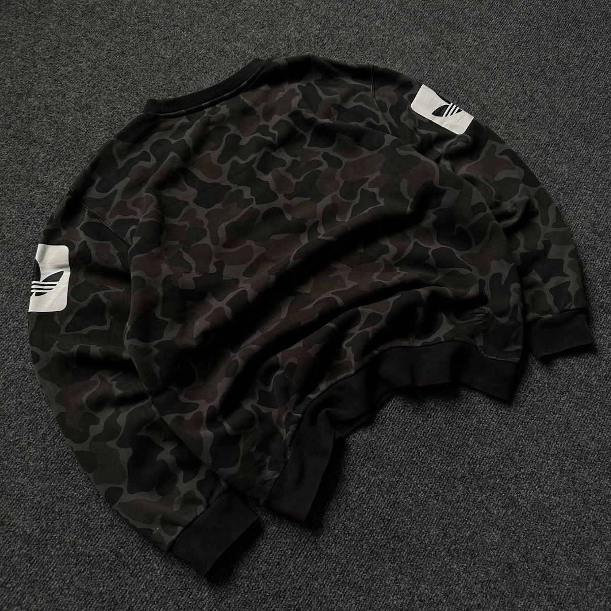 Adidas VTG Man Adidas Camo Sweatshirt Big Logo Size M Distressed Size US M / EU 48-50 / 2 - 5 Thumbnail