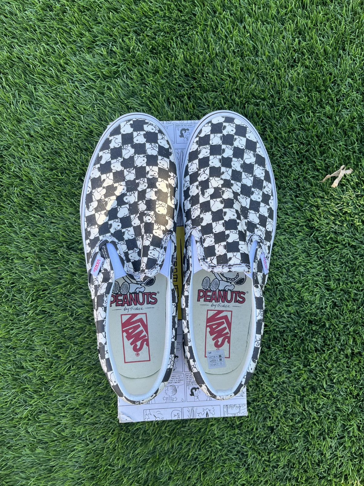 Vans Vans Peanuts Snoopy Checkerboard Classic Slip-On Sneaker 10 Size US 10 / EU 43 - 1 Thumbnail