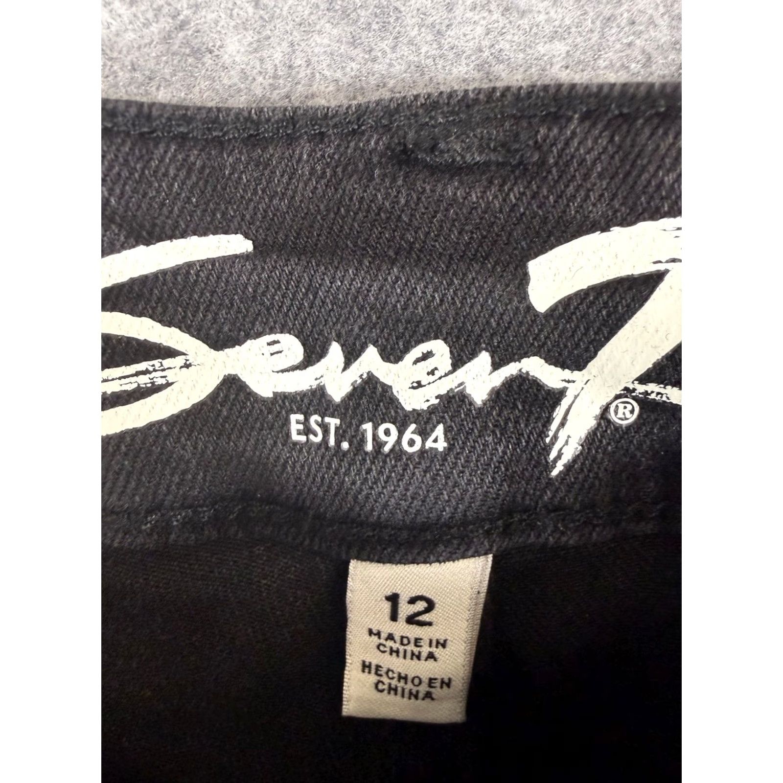 Vintage Seven7 Bermuda Shorts Womens 12 Washed Black Denim Relaxed Fit Mid Rise Frayed Hem NWT Size 34" / US 12 / IT 48 - 7 Thumbnail