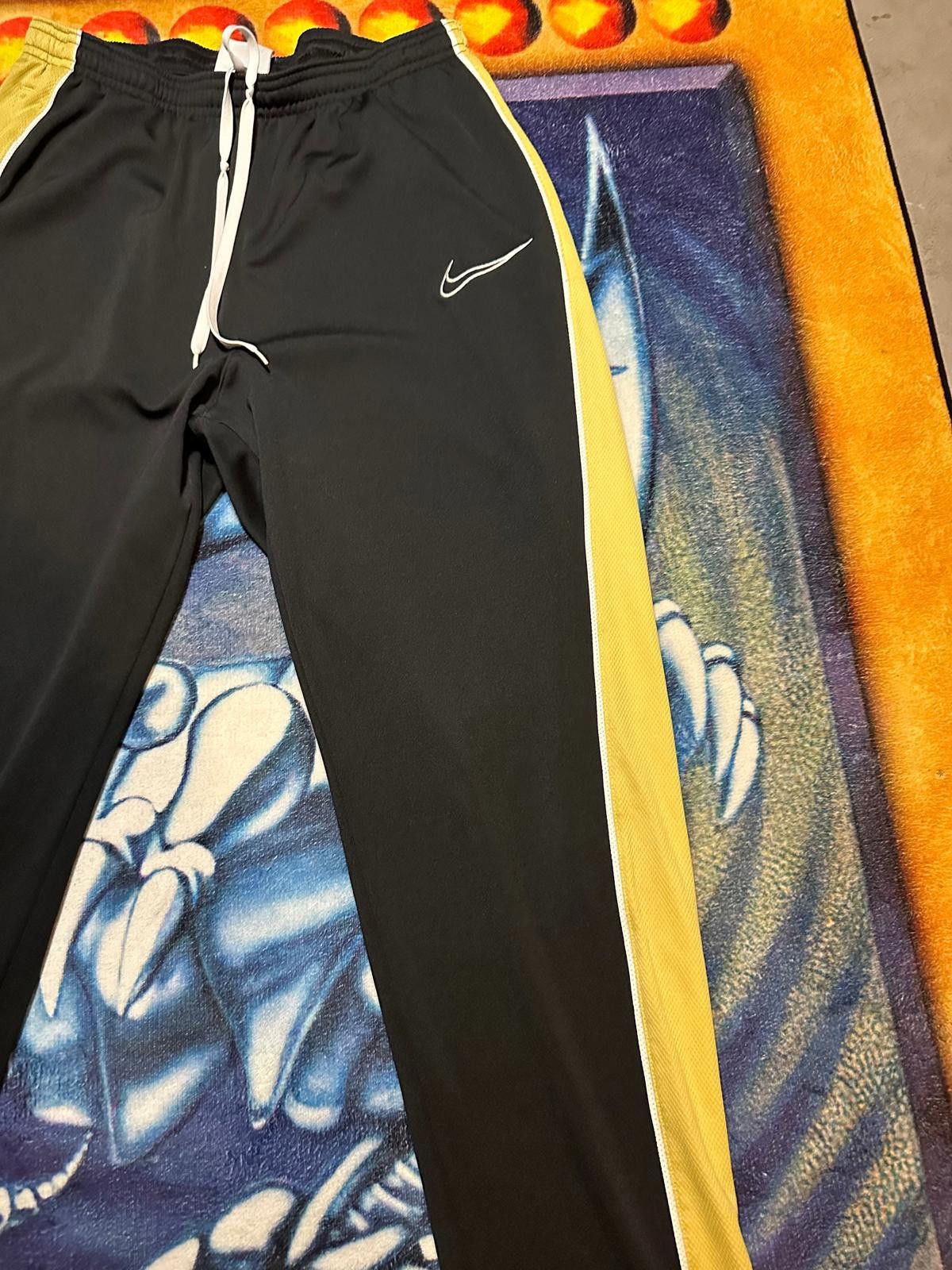 Nike Nike Men's Black and Yellow Sweatpants with Drawstring Waist Size US 32 / EU 48 - 5 Thumbnail