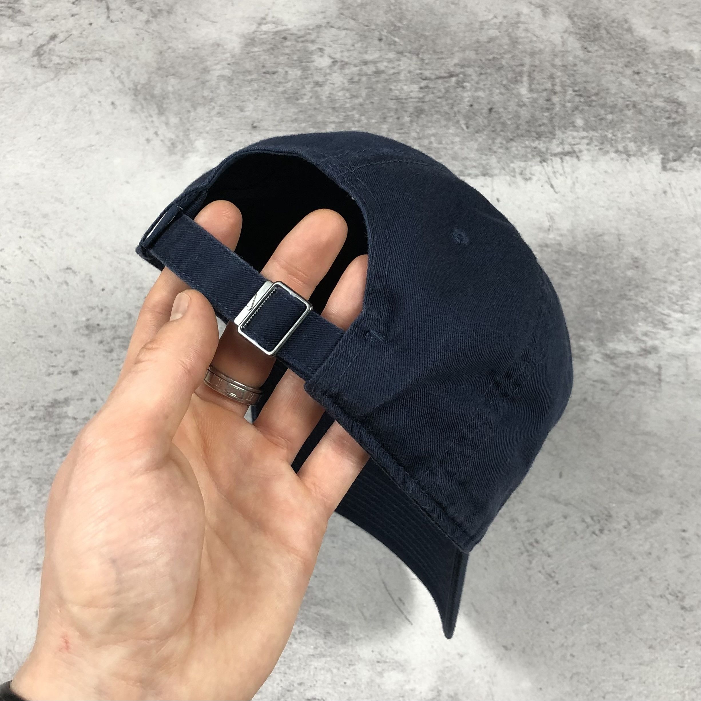 Nike Vintage Nike Drill Centre Embroidered Swoosh Navy Cap Size ONE SIZE - 7 Thumbnail