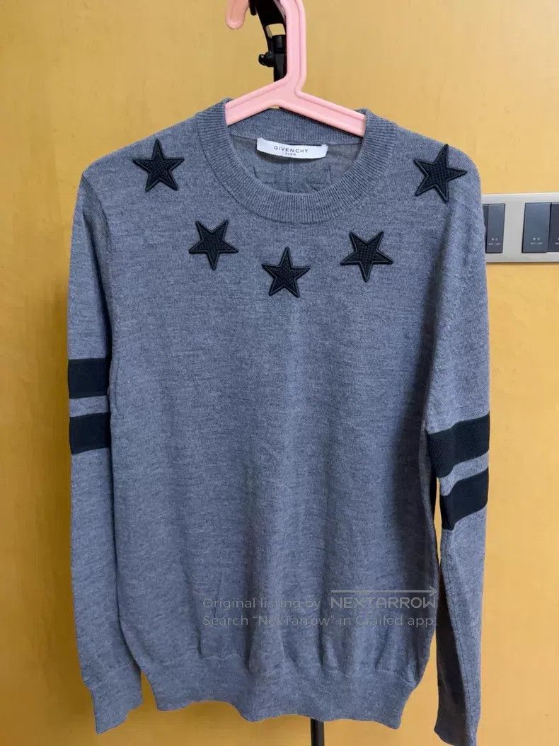 Givenchy Givenchy Starry sweater Size US M / EU 48-50 / 2 - 1 Thumbnail