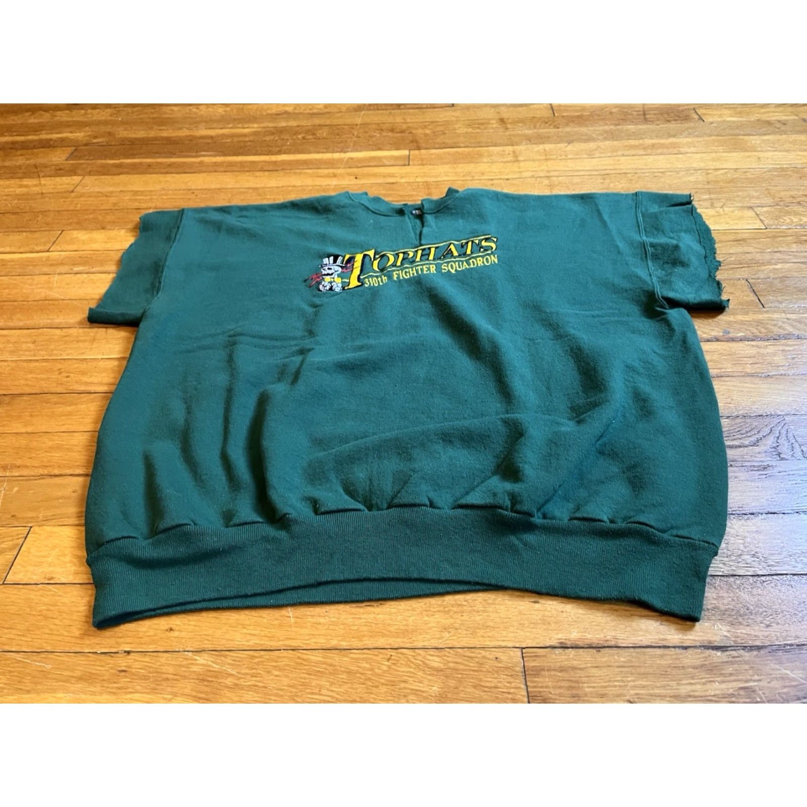 Vintage VINTAGE Tophats 310th Fighter Squadron Cut Sleeve Sweatshirt Men’s 2XL Green Graphic Print 90s Army Retro Skull Transportation Shirt Mens Size US XXL / EU 58 / 5 - 2 Thumbnail