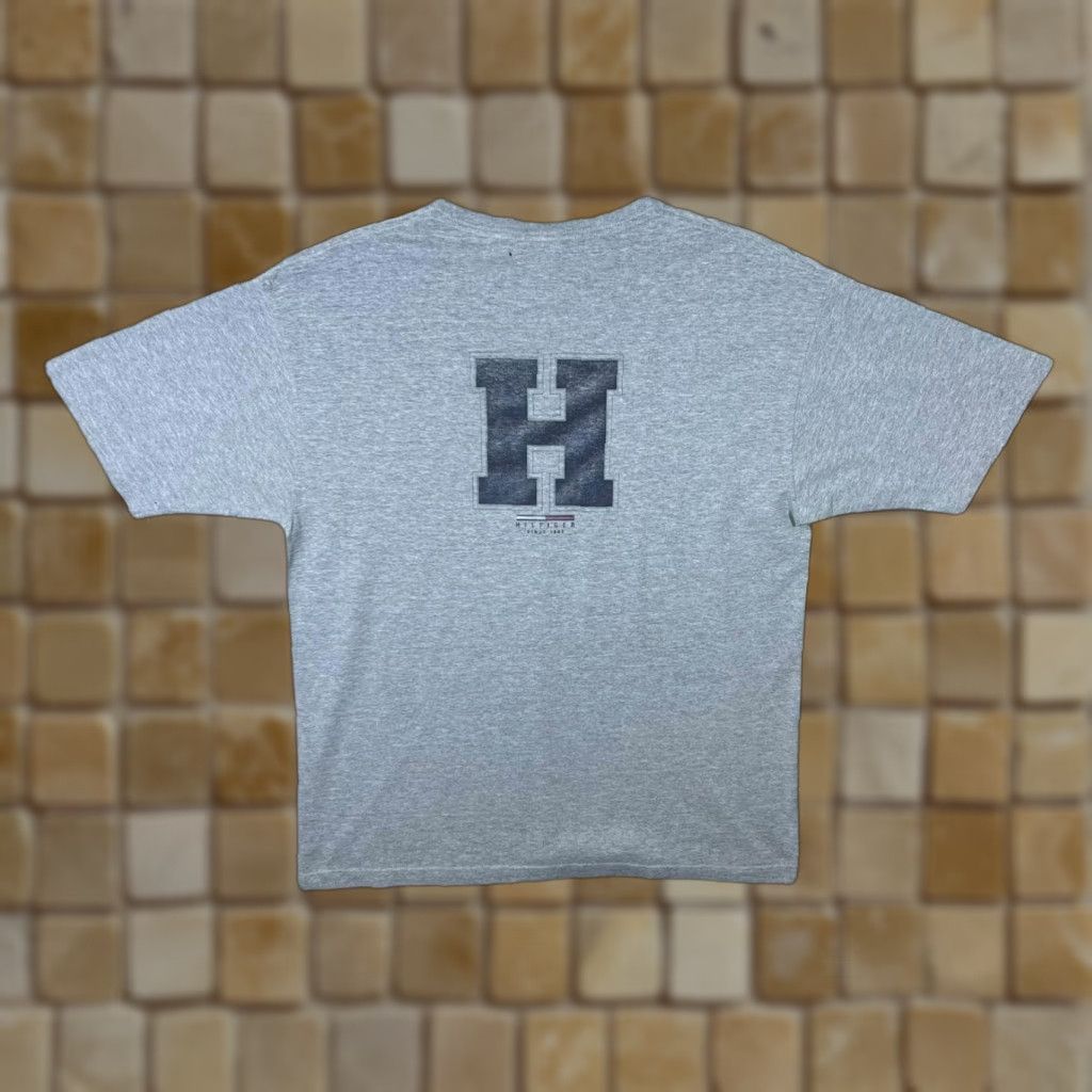 Tommy Hilfiger VINTAGE Tommy Hilfiger Big Logo Spellout Graphic Grey T-Shirt XL Men's Shirt 90s"} Size US XL / EU 56 / 4 - 1 Thumbnail