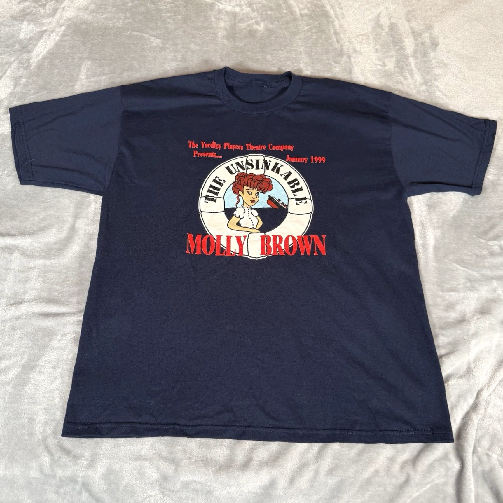 Vintage VINTAGE The Unsinkable Molly Brown Graphic T-Shirt Mens XL Navy Blue 90s Size US XL / EU 56 / 4 - 2 Thumbnail