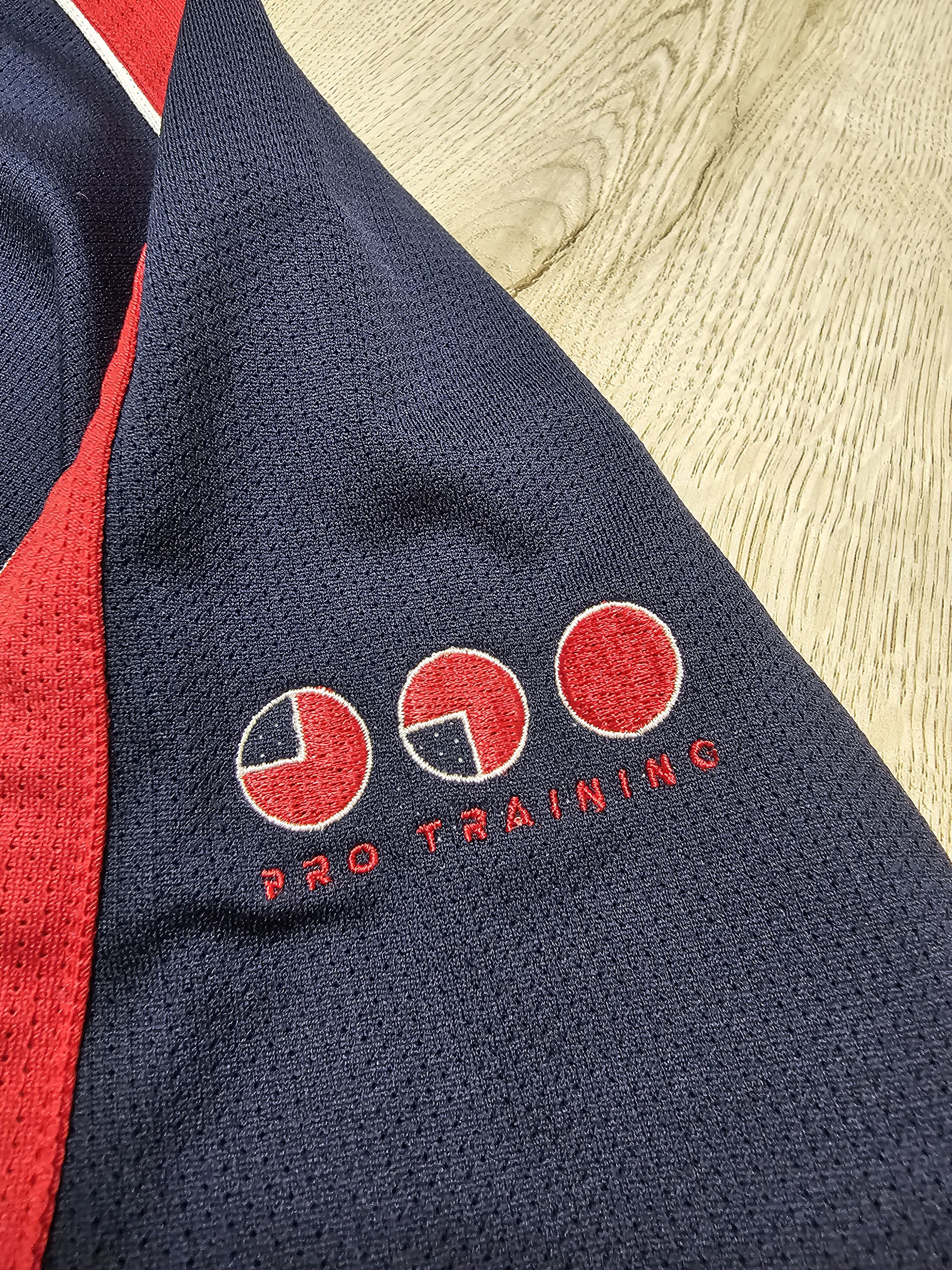 Vintage ENGLAND 2002 VINTAGE TRAINING FOOTBALL SHIRT SOCCER JERSEY Size US M / EU 48-50 / 2 - 6 Thumbnail