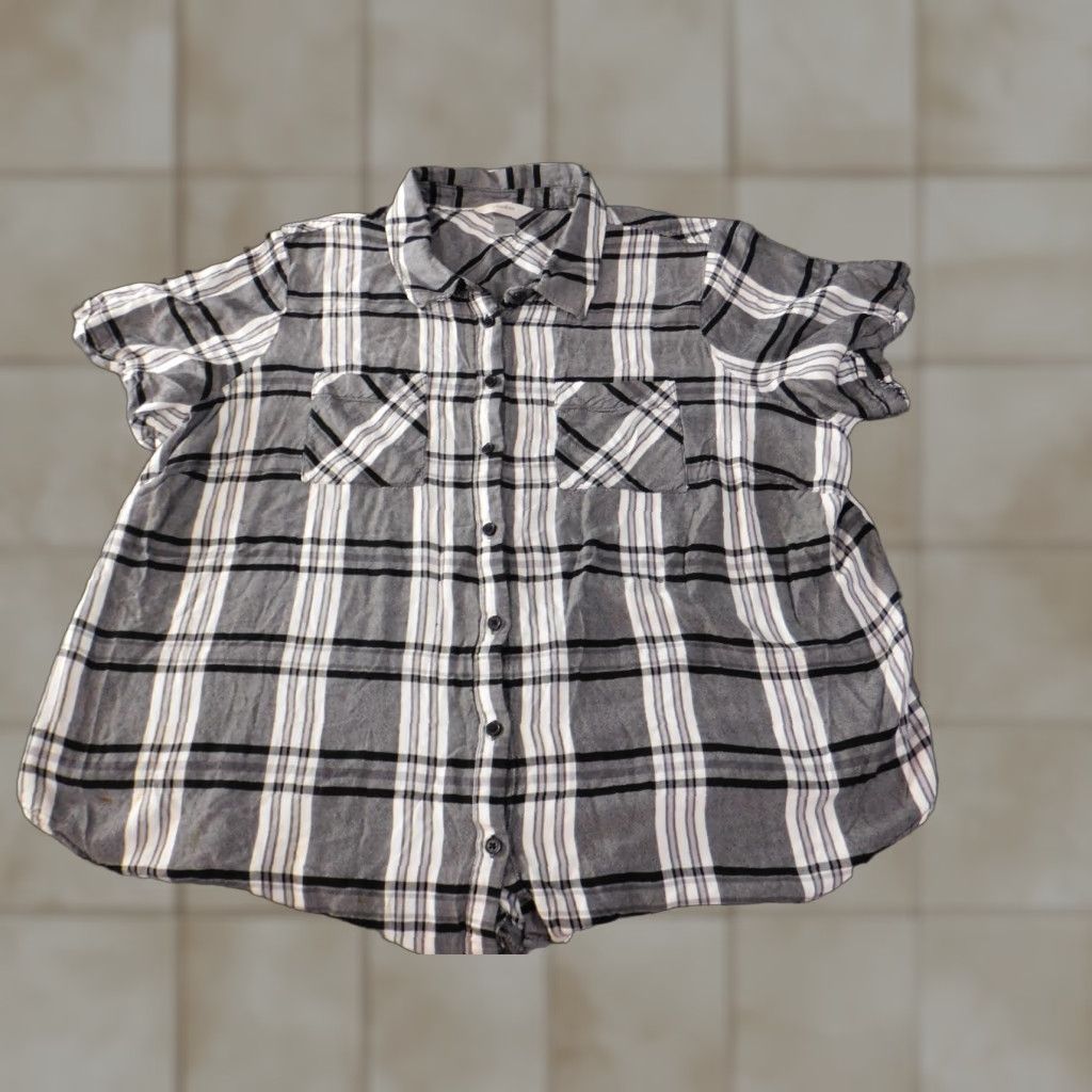 Vintage CJ Banks Button-Up Tunic Shirt 2X Gray Womens Plaid Rayon Short Sleeve Button Front Casual Classic Size XXL / US 16-18 / IT 52-54 - 1 Thumbnail