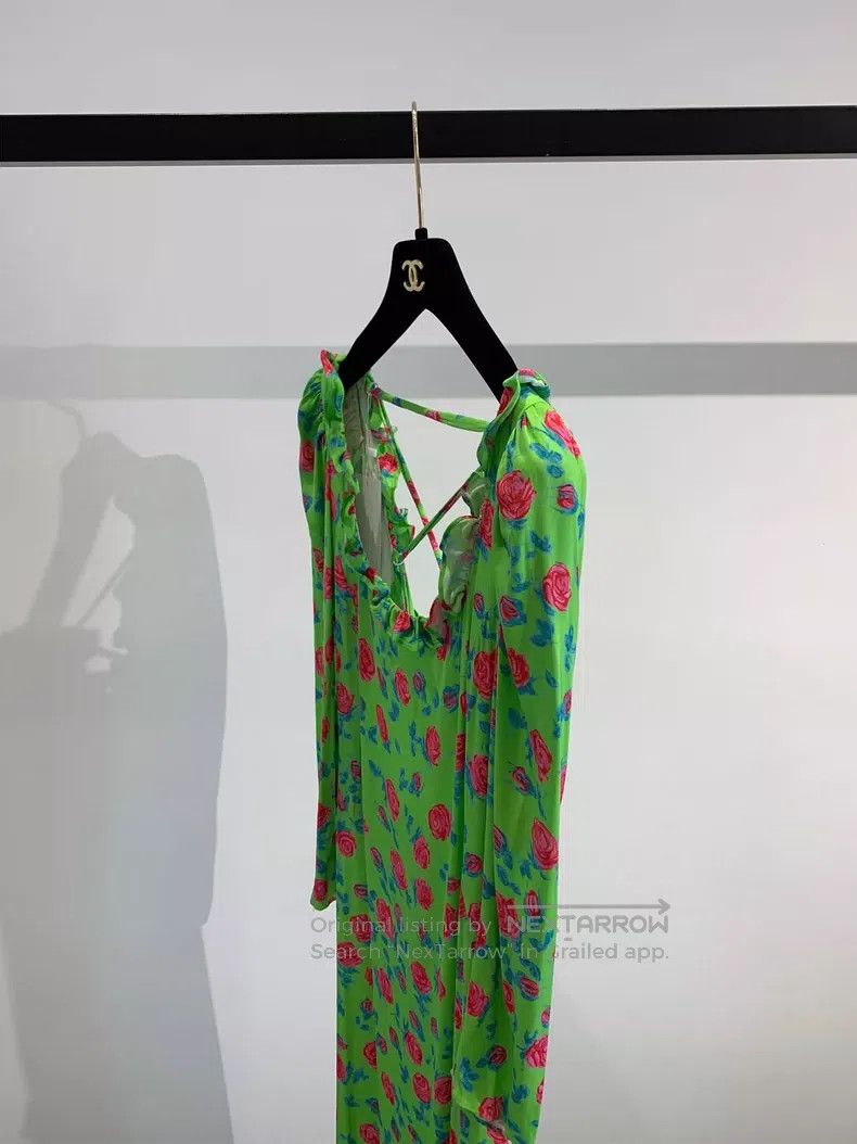 Miu Miu Miu Miu 36 Red flower backless dress with green background. Size S / US 4 / IT 40 - 4 Thumbnail