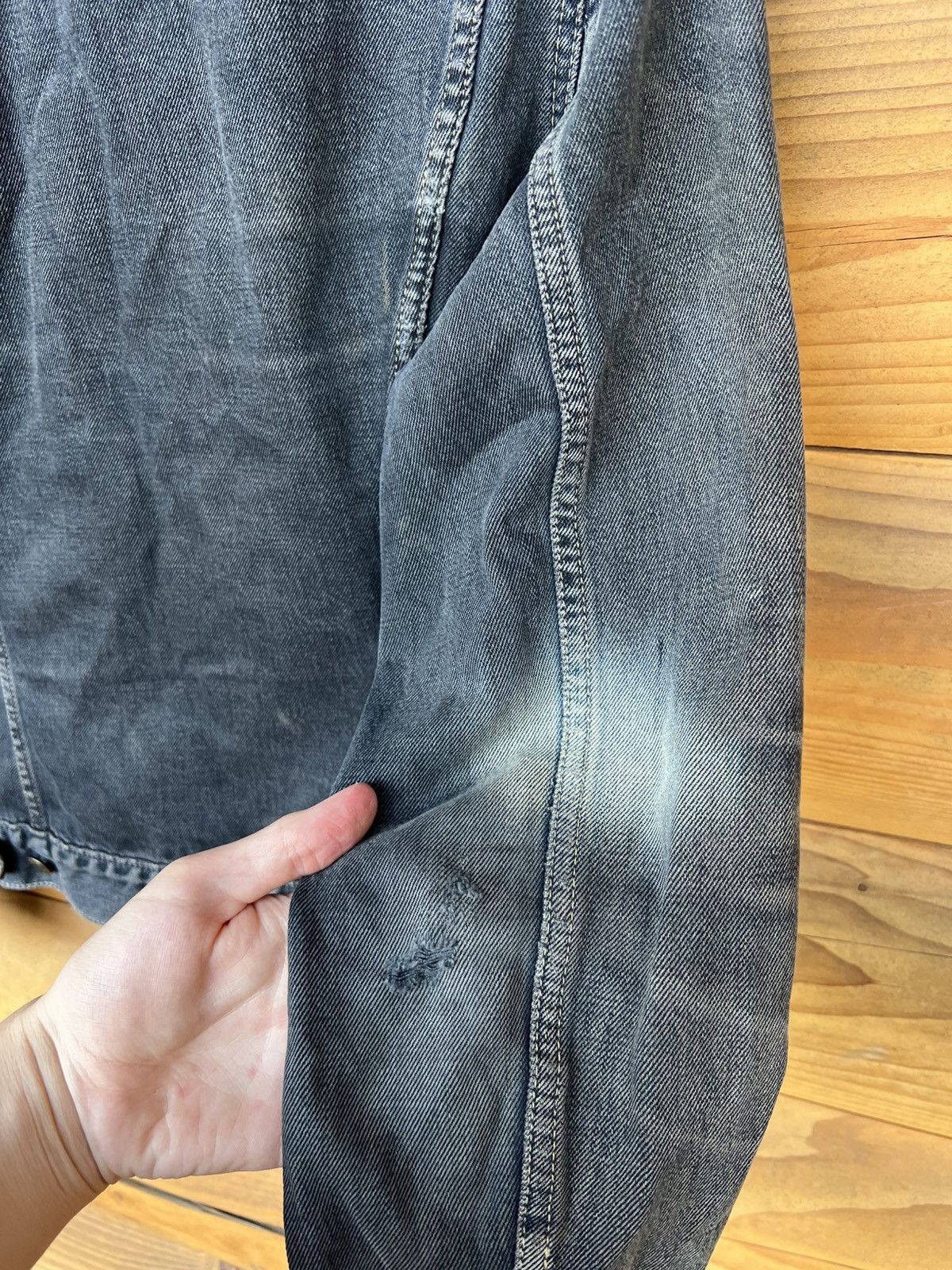 Levi's 90S VINTAGE LEVI’S 70500 OILED CREASE TRUCKER DENIM JACKET Size US L / EU 52-54 / 3 - 14 Thumbnail