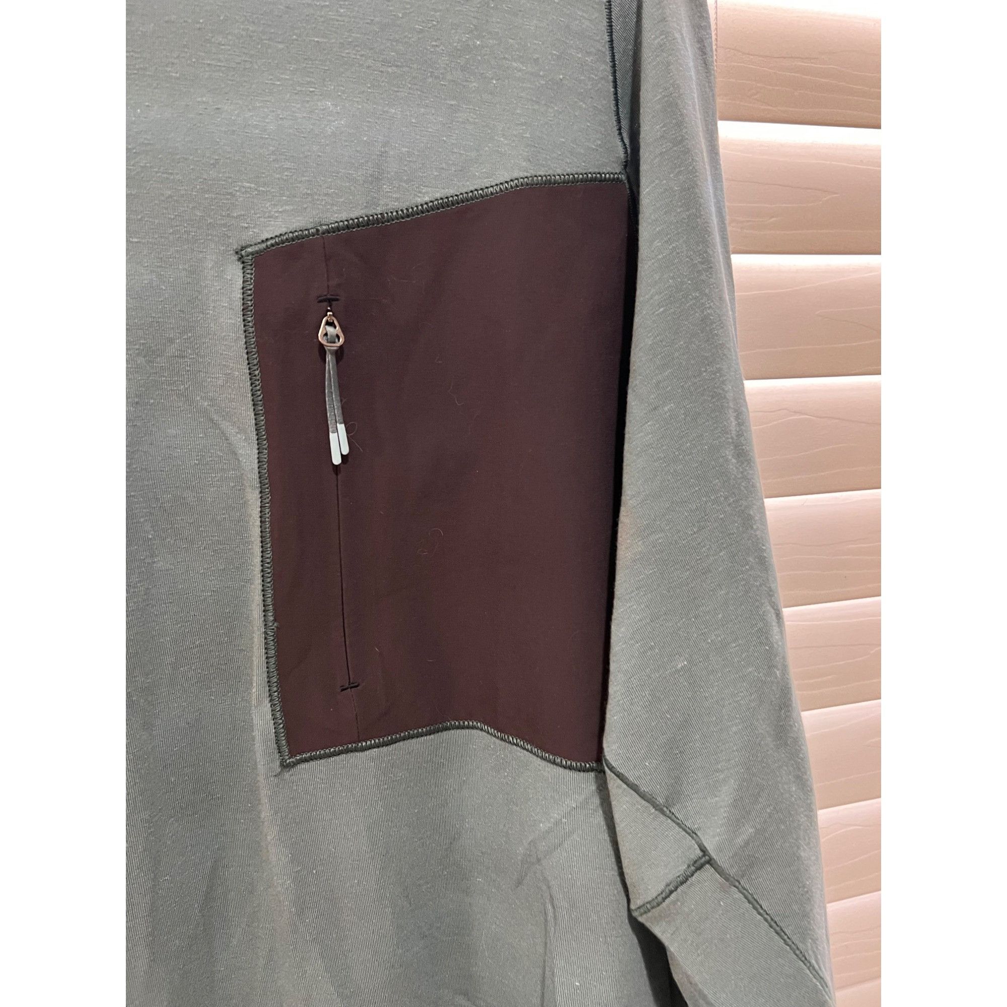 Lululemon Lululemon Long Sleeve Shirt - Size L Size US L / EU 52-54 / 3 - 3 Thumbnail