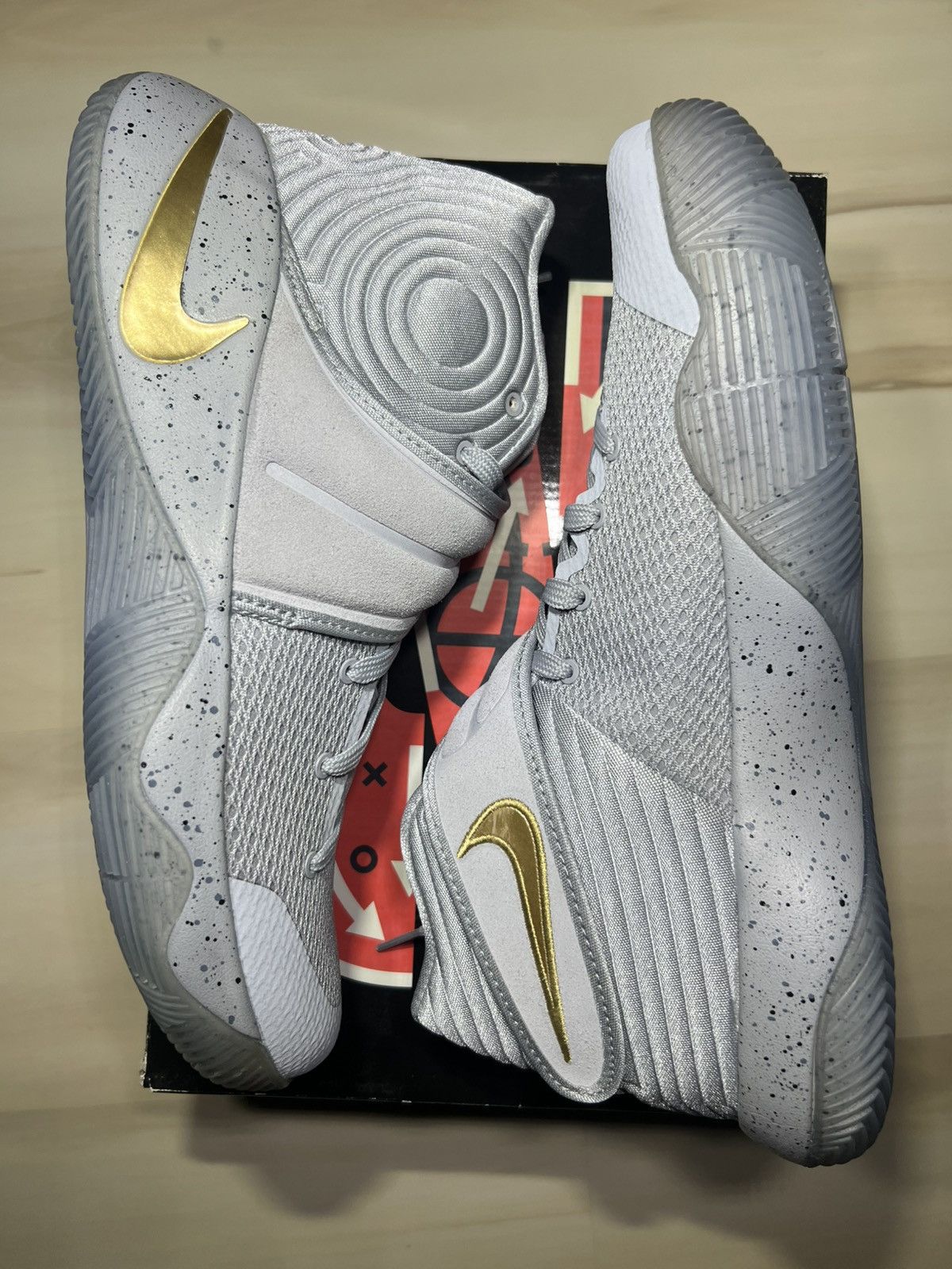 Nike Nike Kyrie 2 Battle Grey Basketball DS Size 11 SKU 819583005 Size US 11 / EU 44 - 3 Thumbnail