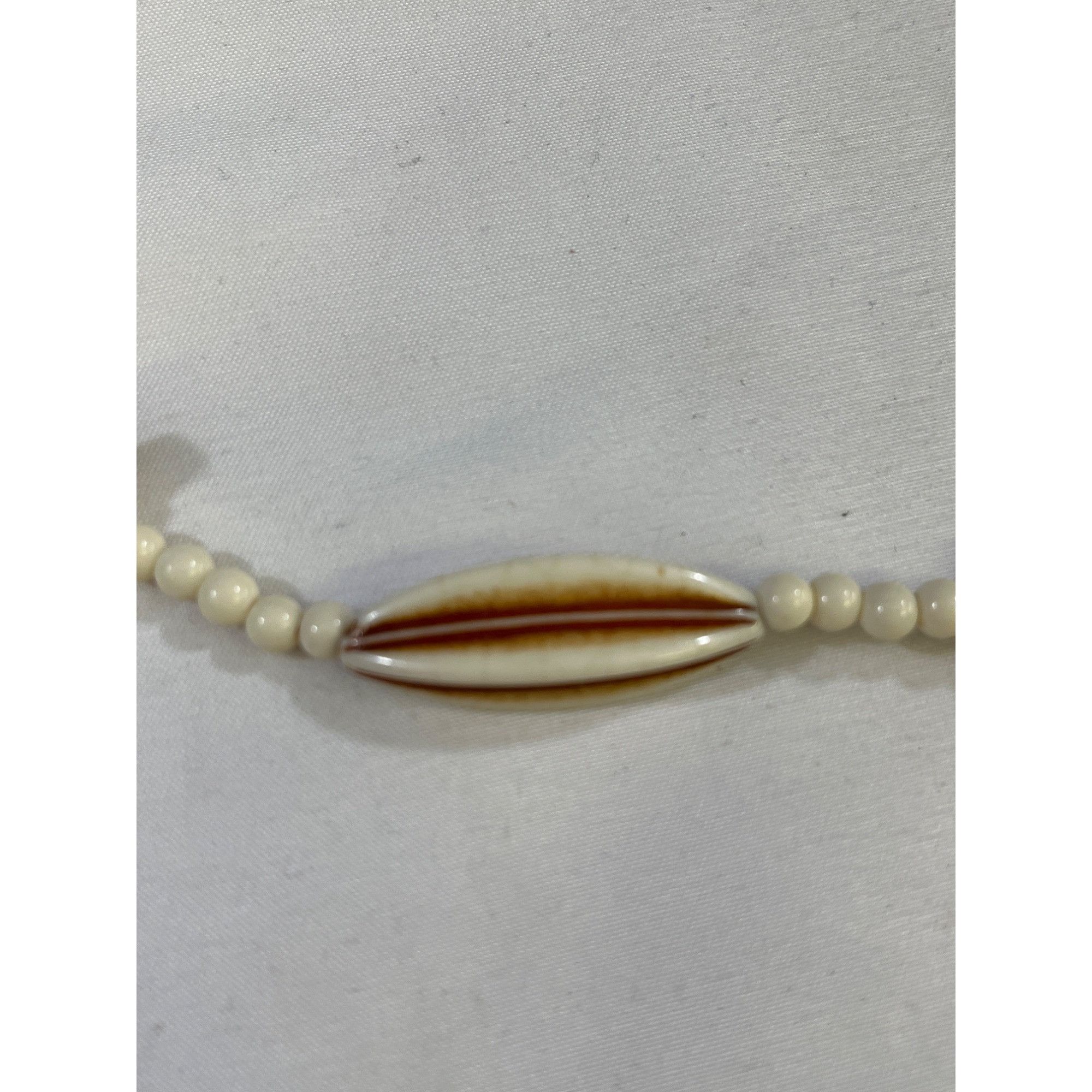 Other Vintage Womens White Beaded Necklace Size 24" Long SKU 6397 Size ONE SIZE - 4 Thumbnail