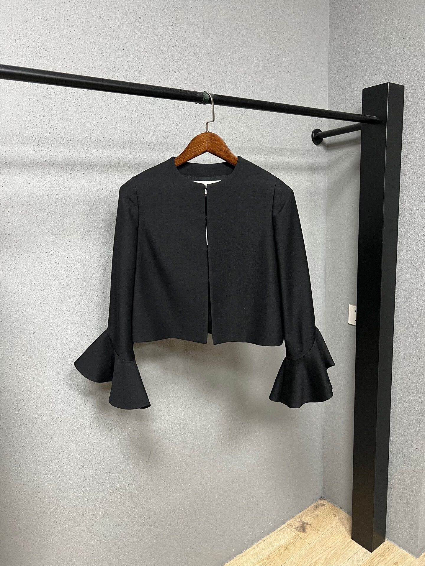 Valentino valentino ruffle sleeve black top Size M / US 6-8 / IT 42-44 - 1 Thumbnail