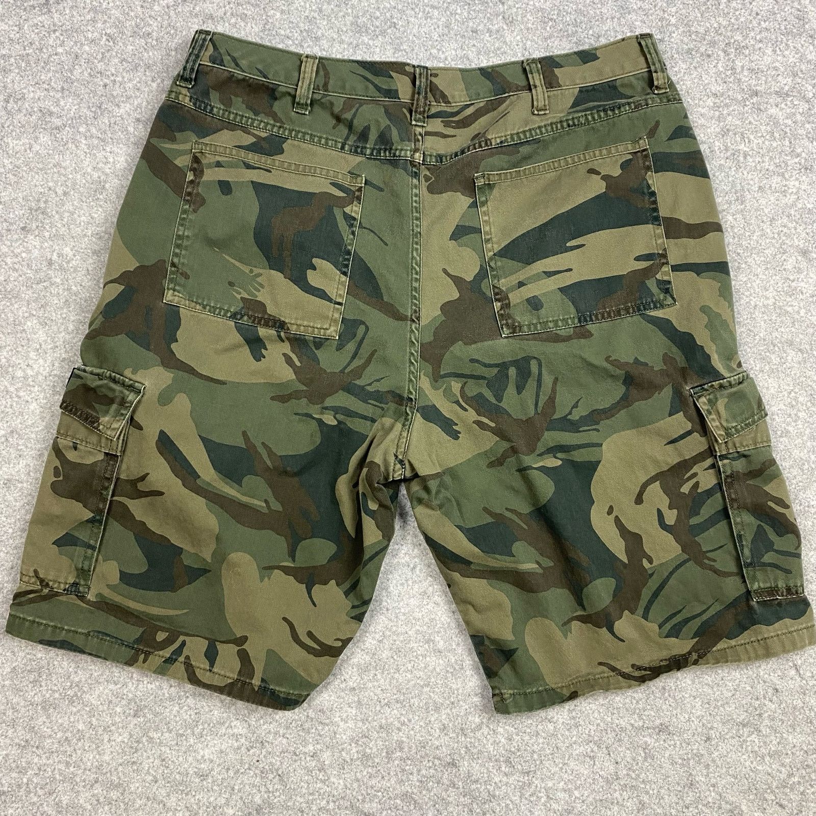 Wrangler Wrangler men’s shorts cargo camo 36 big pocket utility Size US 36 / EU 52 - 2 Thumbnail