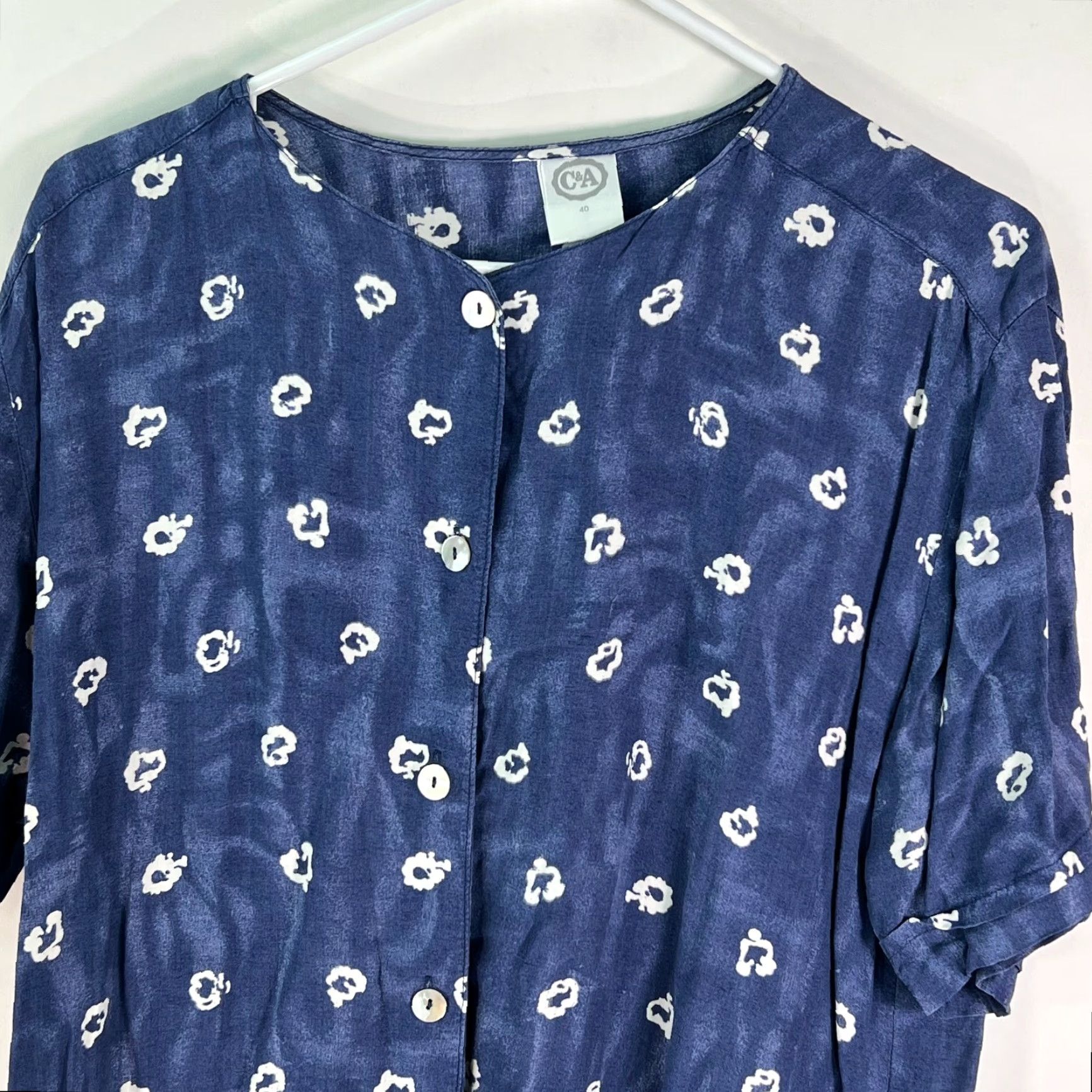 C&A C&A Blue Short Sleeve Printed Button-Up Shirt Womens Size 40 Casual Blouse Satin 100% Viscose Crew Neck Collarless Regular Fit Size S / US 4 / IT 40 - 4 Thumbnail