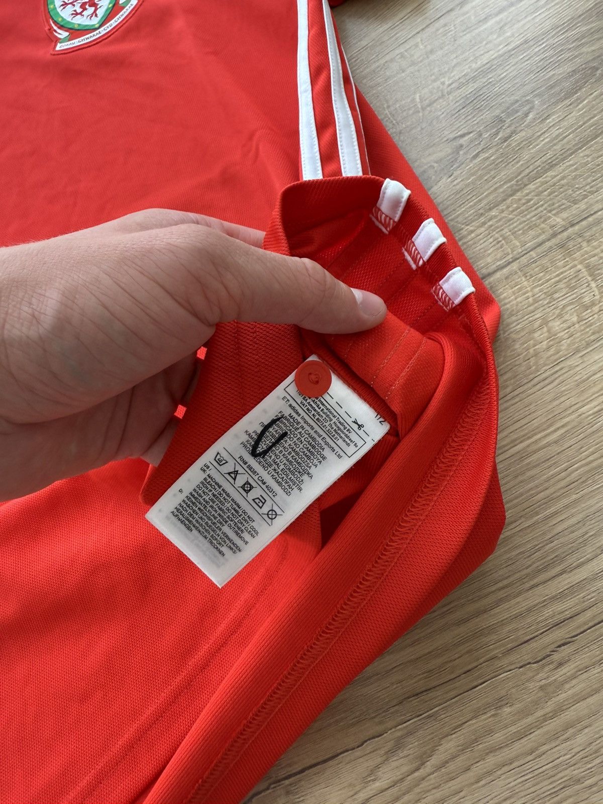 Adidas WALES 2018 2019 HOME FOOTBALL SHIRT SOCCER JERSEY ADIDAS Size US L / EU 52-54 / 3 - 9 Thumbnail