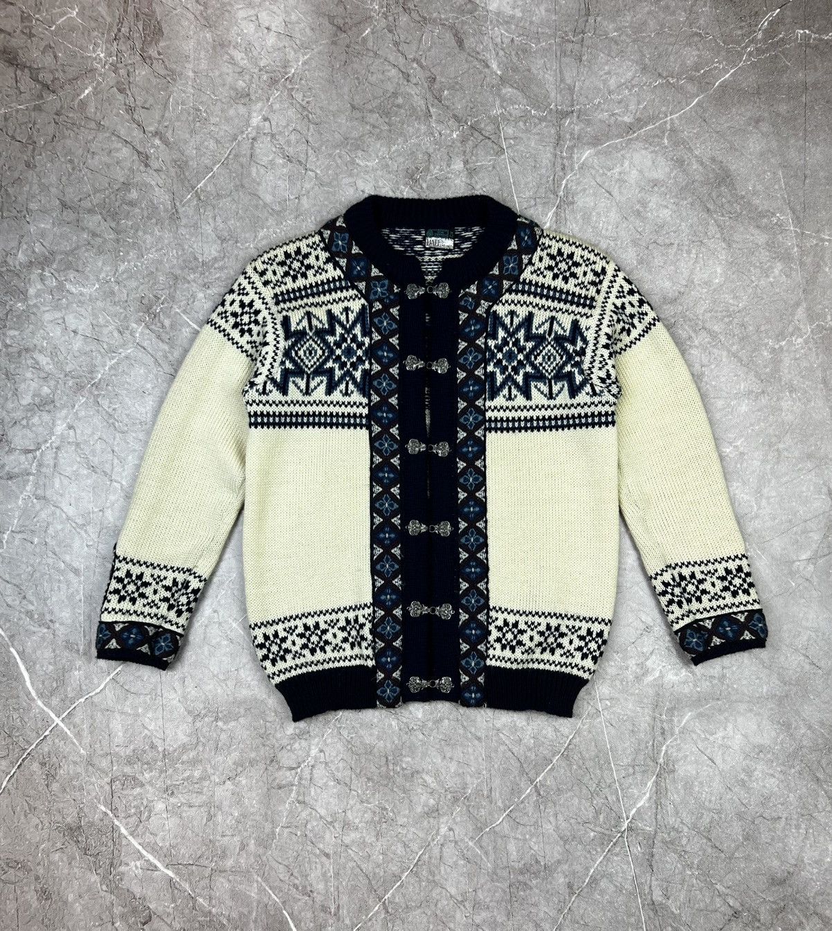 Dale Of Norway Vintage Dale Of Norway Pure Wool Cardigan Sweater Women Sz M Size M / US 6-8 / IT 42-44 - 1 Thumbnail