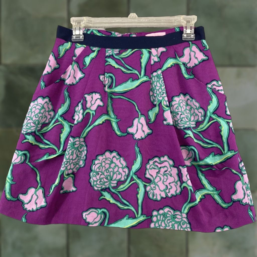 Lilly Pulitzer Lilly Pulitzer Women's Skirt 8 Short Flare Floral Cotton Beach Tropical Spring Summer Purple Elastic Waist Size 30" / US 8 / IT 44 - 1 Thumbnail